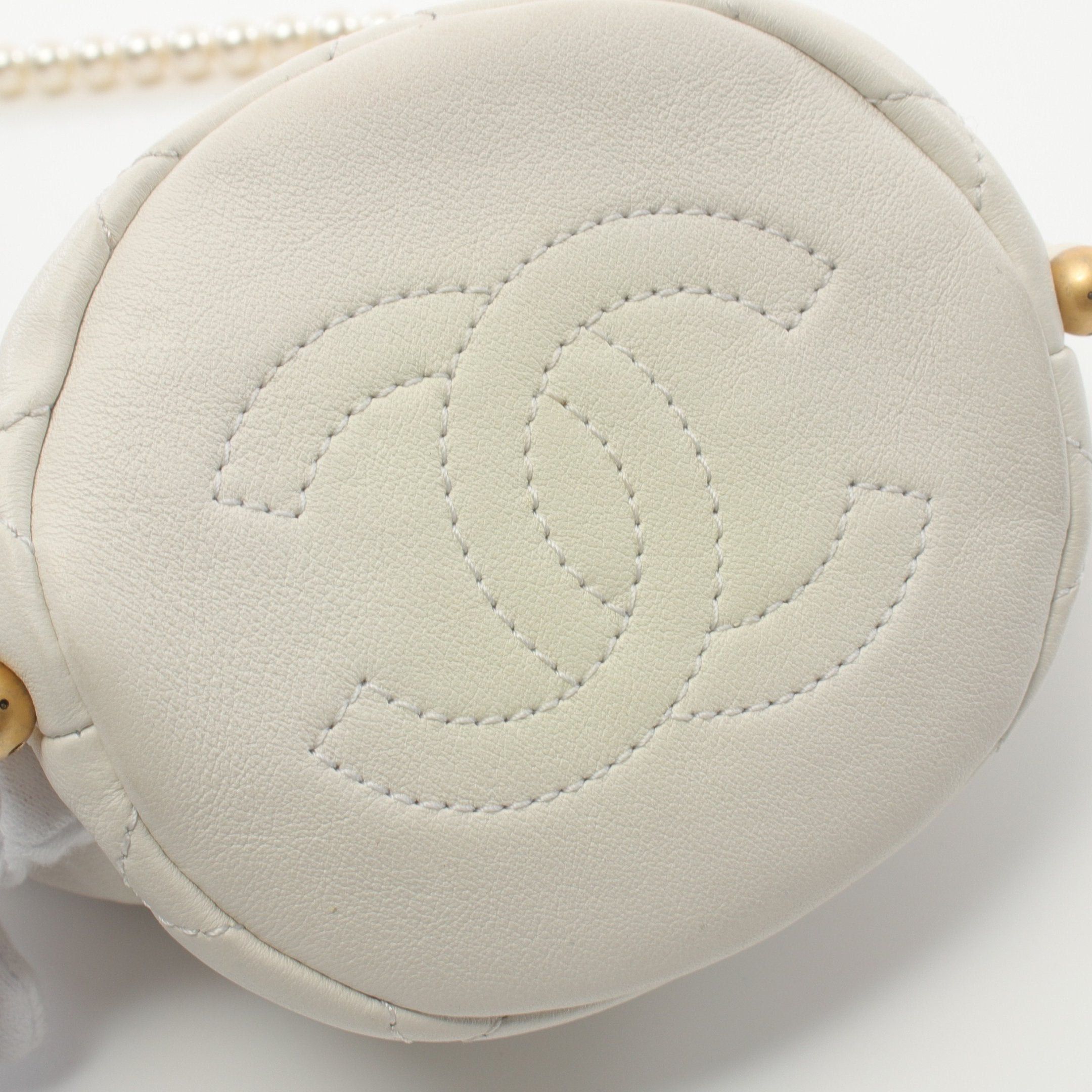 Chanel Chanel Matelasse Chain Shoulder Bag Leather White Gold Hardware Fake Pearl Size ONE SIZE - 6 Thumbnail