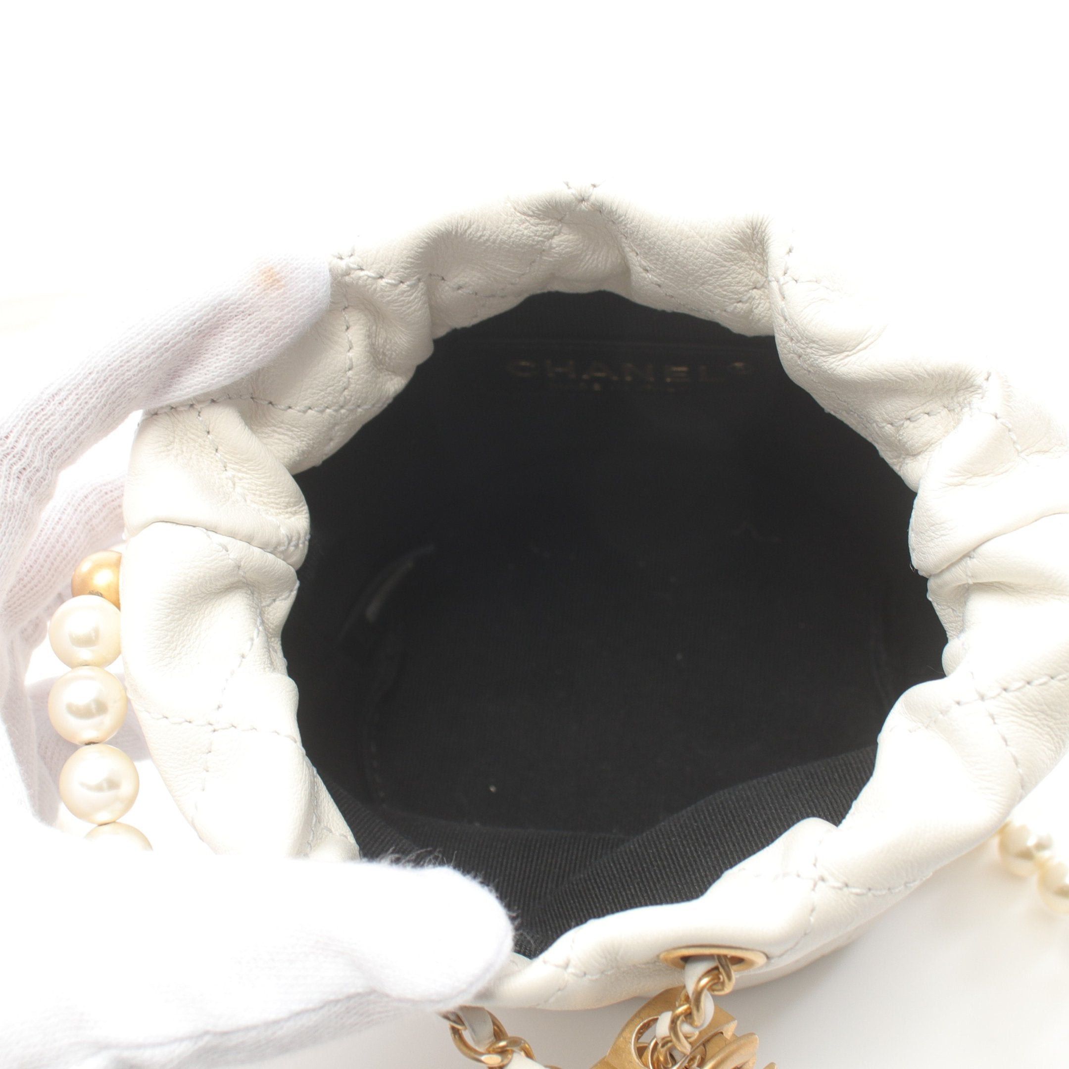 Chanel Chanel Matelasse Chain Shoulder Bag Leather White Gold Hardware Fake Pearl Size ONE SIZE - 3 Thumbnail
