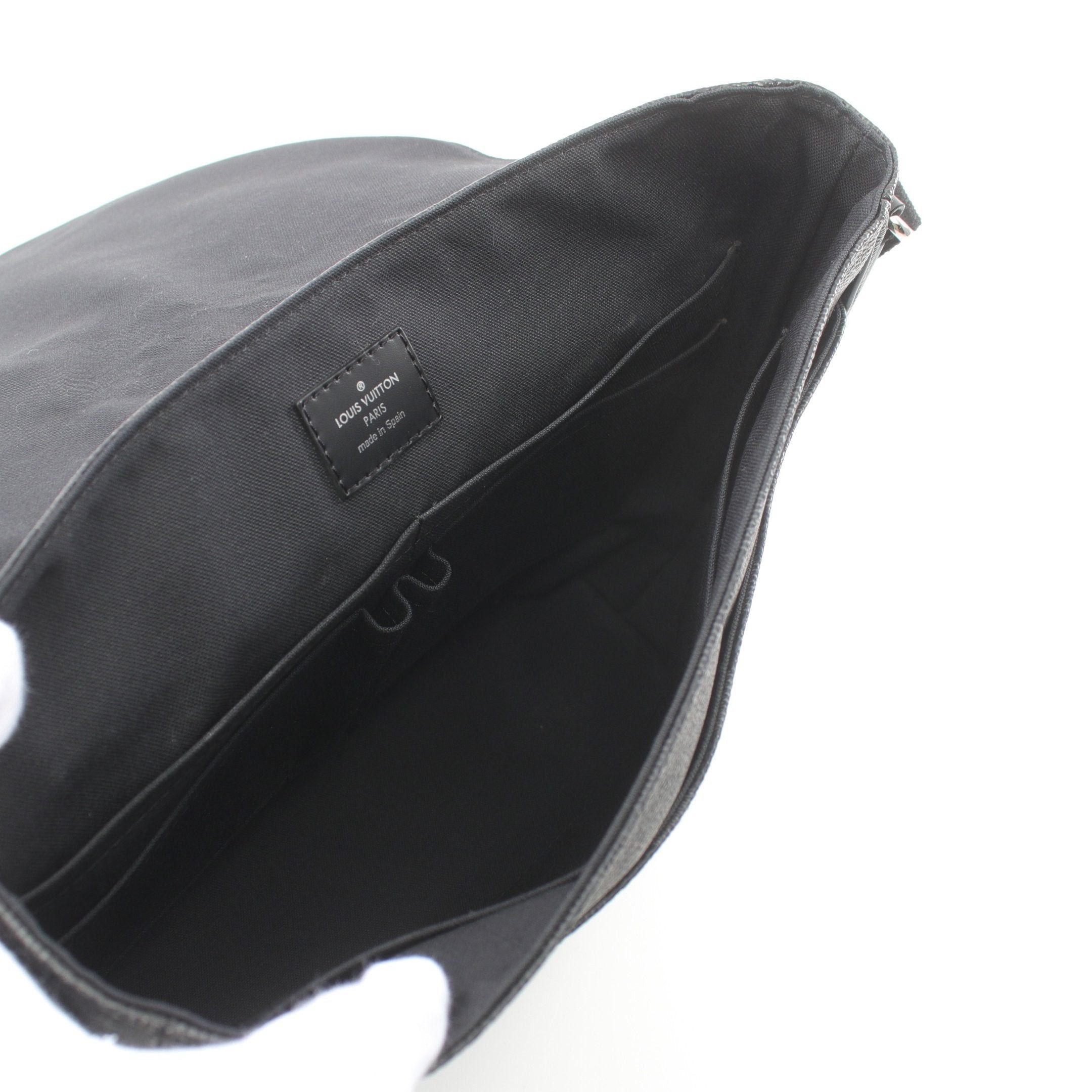 Louis Vuitton Louis Vuitton District Pm Damier Graphite Shoulder Bag Leather Black Size ONE SIZE - 3 Thumbnail