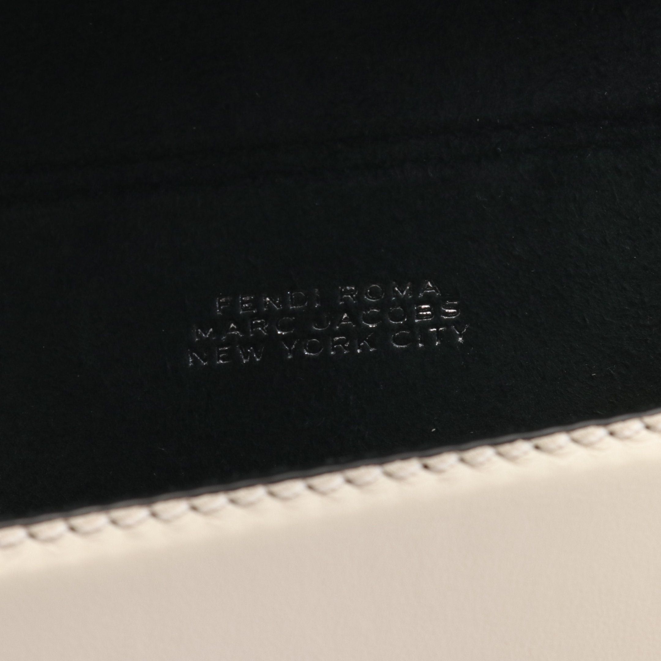 Fendi Fendi Fendi * Marc Jacobs Phone Pouch Bucket Shoulder Bag Leather Off White Black Size ONE SIZE - 4 Thumbnail