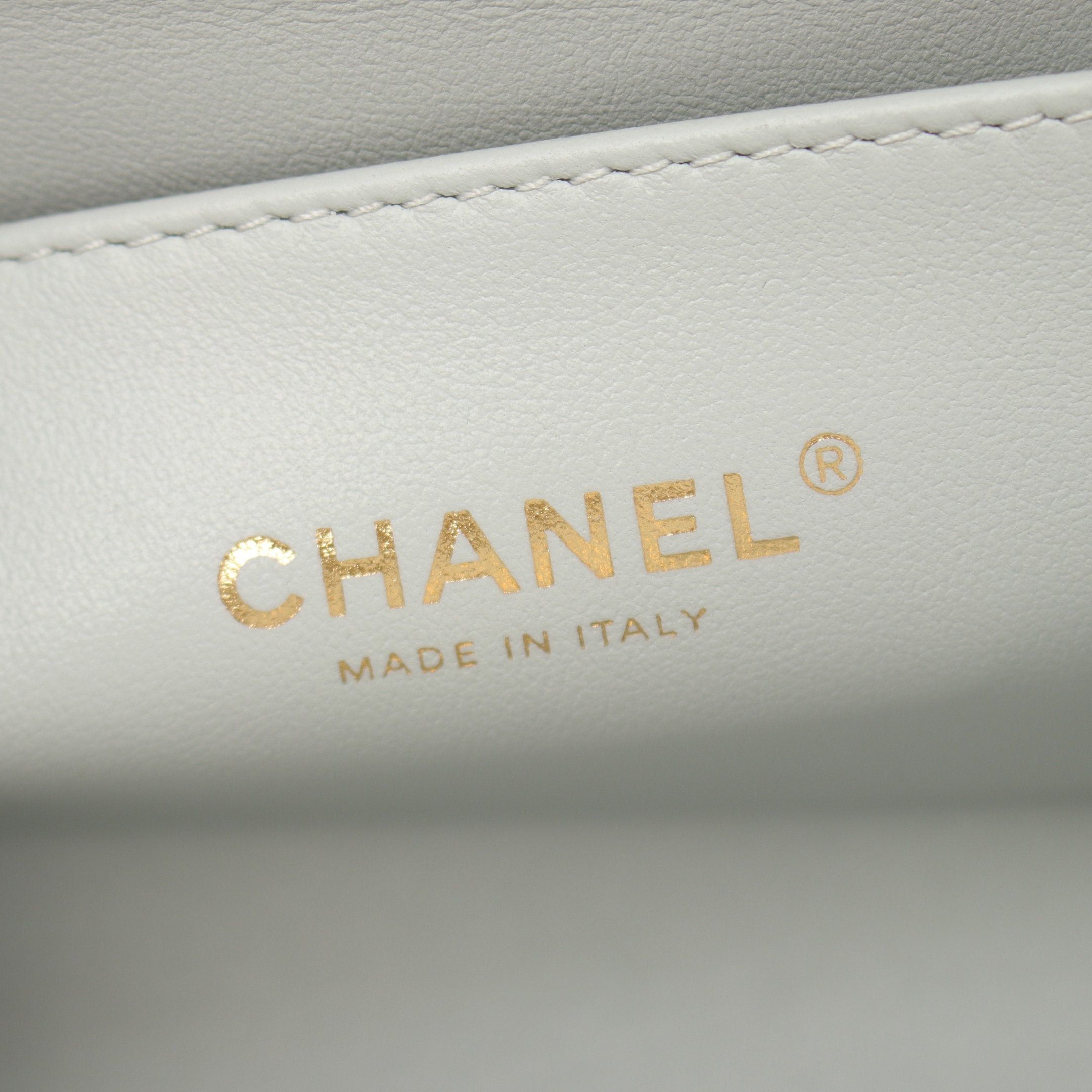 Chanel Chanel Boy Chanel Matelasse Chain Shoulder Bag Caviar Skin Light Gray Gold Hardware Size ONE SIZE - 4 Thumbnail