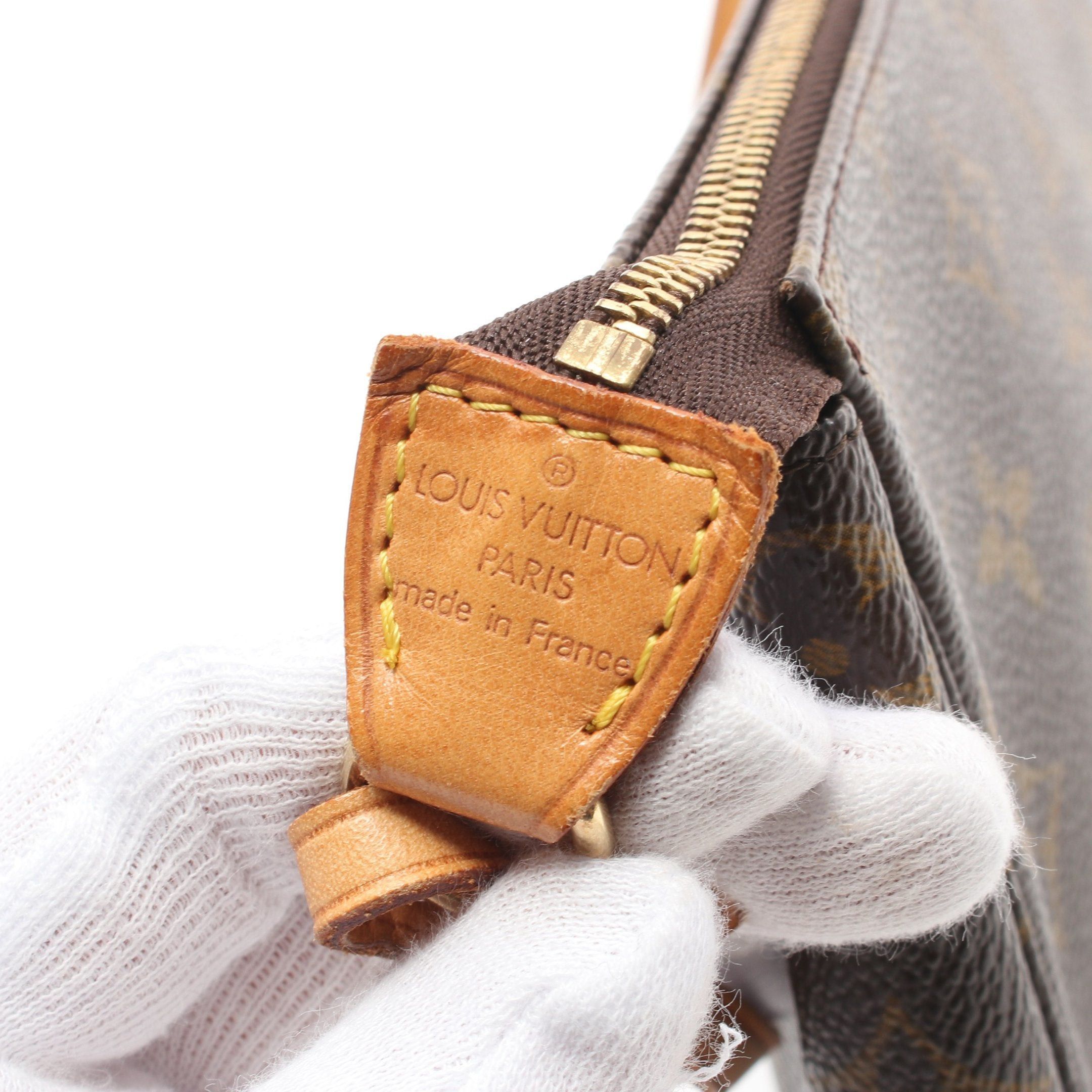 Louis Vuitton Louis Vuitton Pochette Accessoires Monogram Handbag Leather Brown Size ONE SIZE - 4 Thumbnail