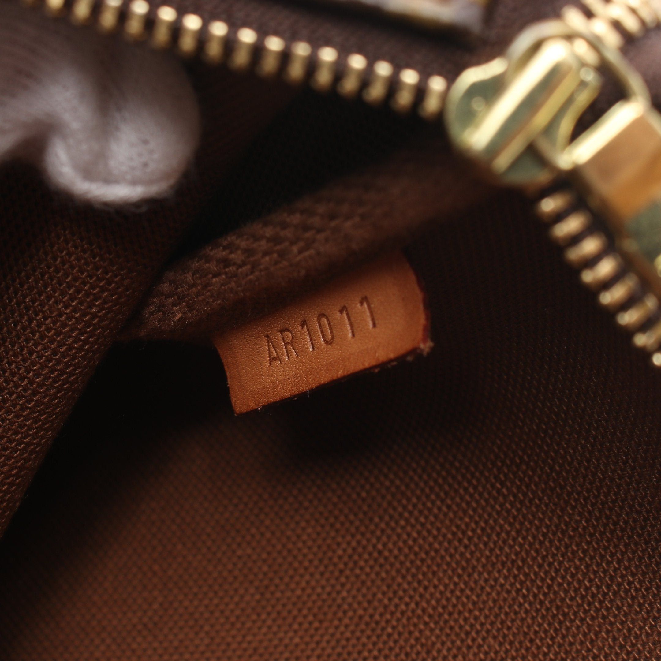 Louis Vuitton Louis Vuitton Pochette Accessoires Monogram Handbag Leather Brown Size ONE SIZE - 5 Thumbnail