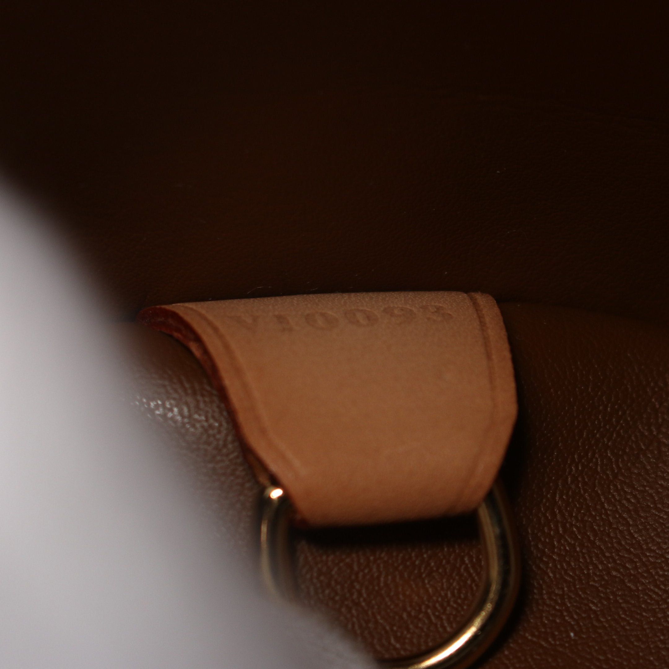 Louis Vuitton Louis Vuitton Bedford Monogram Vernis Bronze Handbag Leather Size ONE SIZE - 5 Thumbnail
