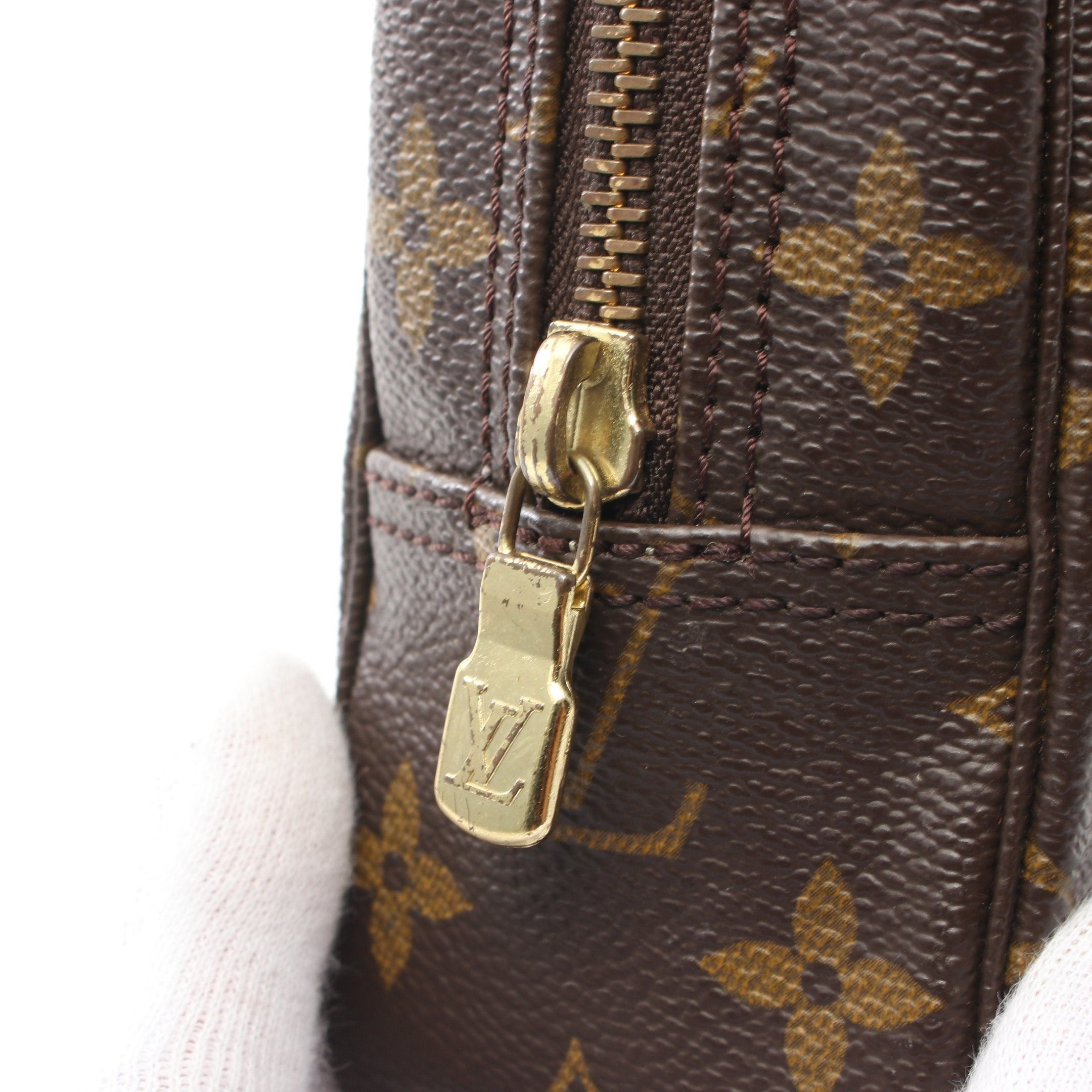 Louis Vuitton Louis Vuitton Truth Toilette 23 Monogram Cosmetic Pouch Brown Size ONE SIZE - 7 Thumbnail