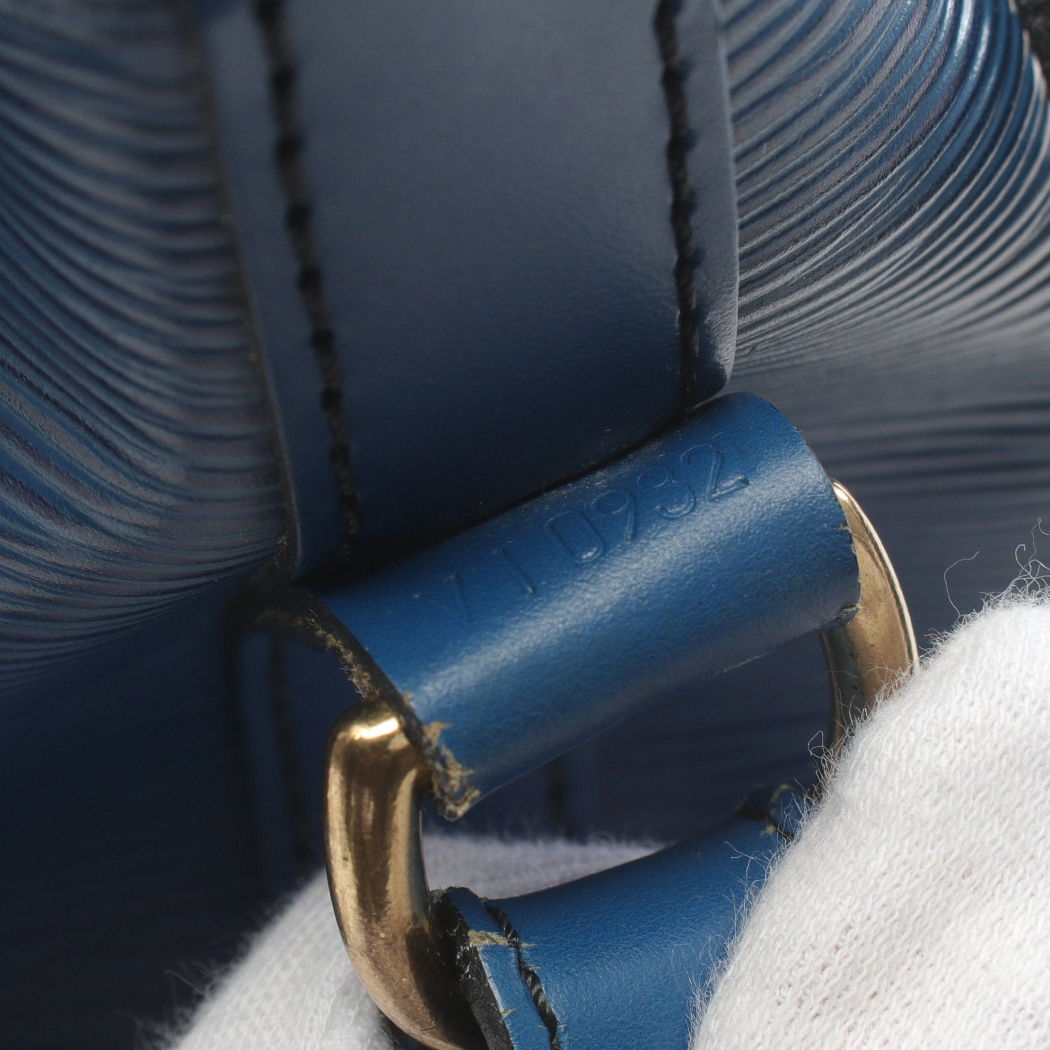 Louis Vuitton Louis Vuitton Noe Epi Toledo Blue Shoulder Bag Leather Size ONE SIZE - 5 Thumbnail