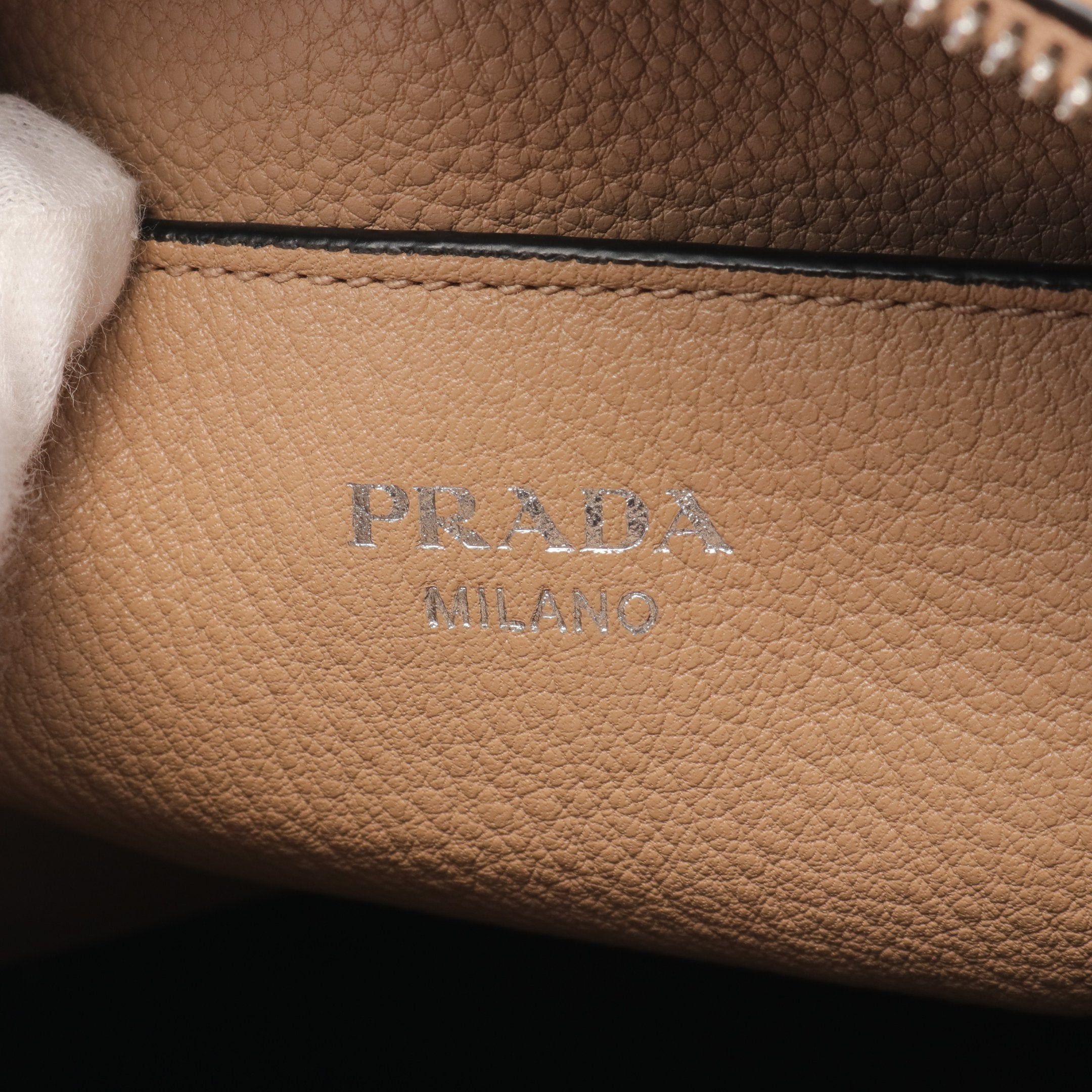 Prada Prada Vittelo Phenix Handbag Leather Beige Size ONE SIZE - 4 Thumbnail