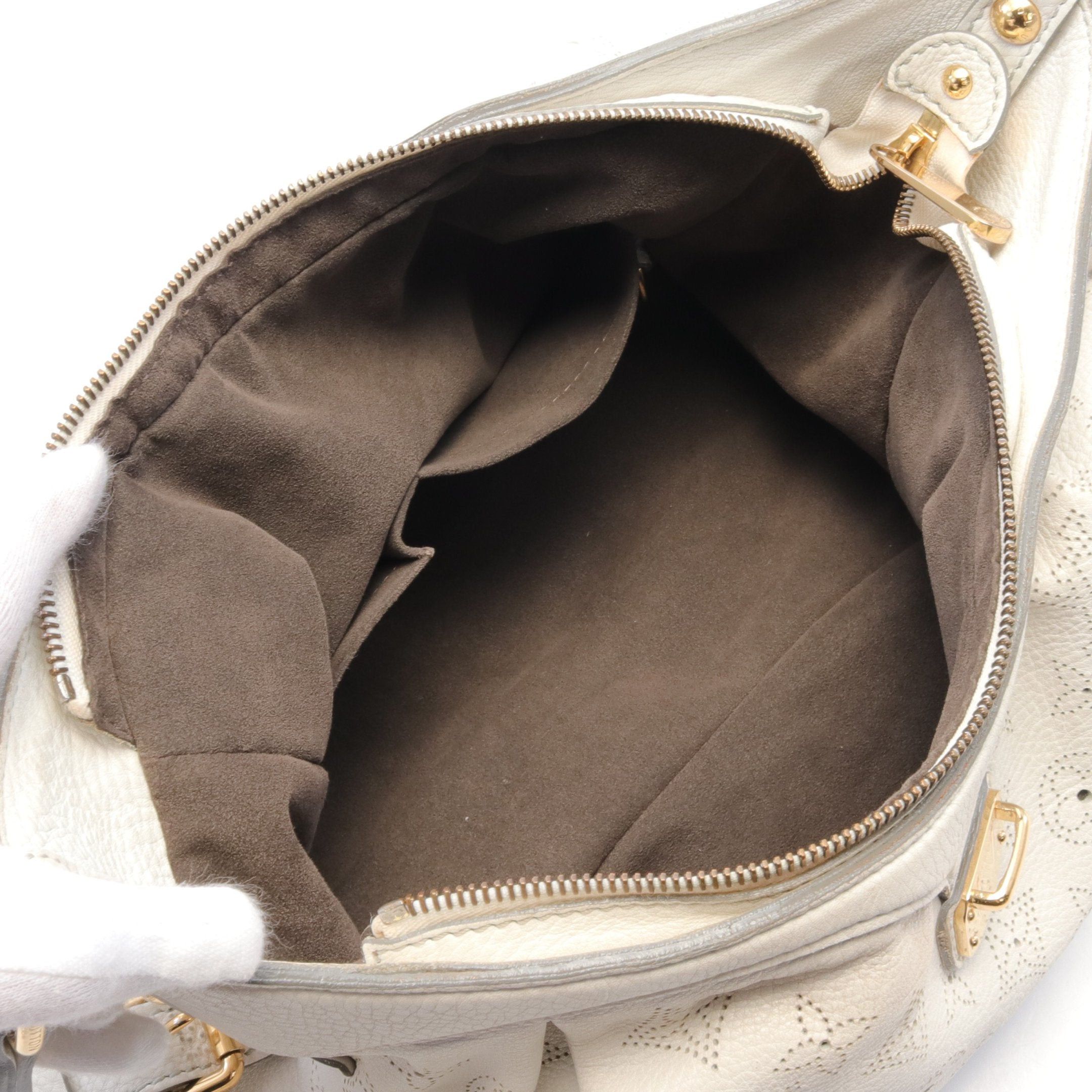 Louis Vuitton Louis Vuitton Xs Mahina Bron Shoulder Bag Leather White Size ONE SIZE - 3 Thumbnail