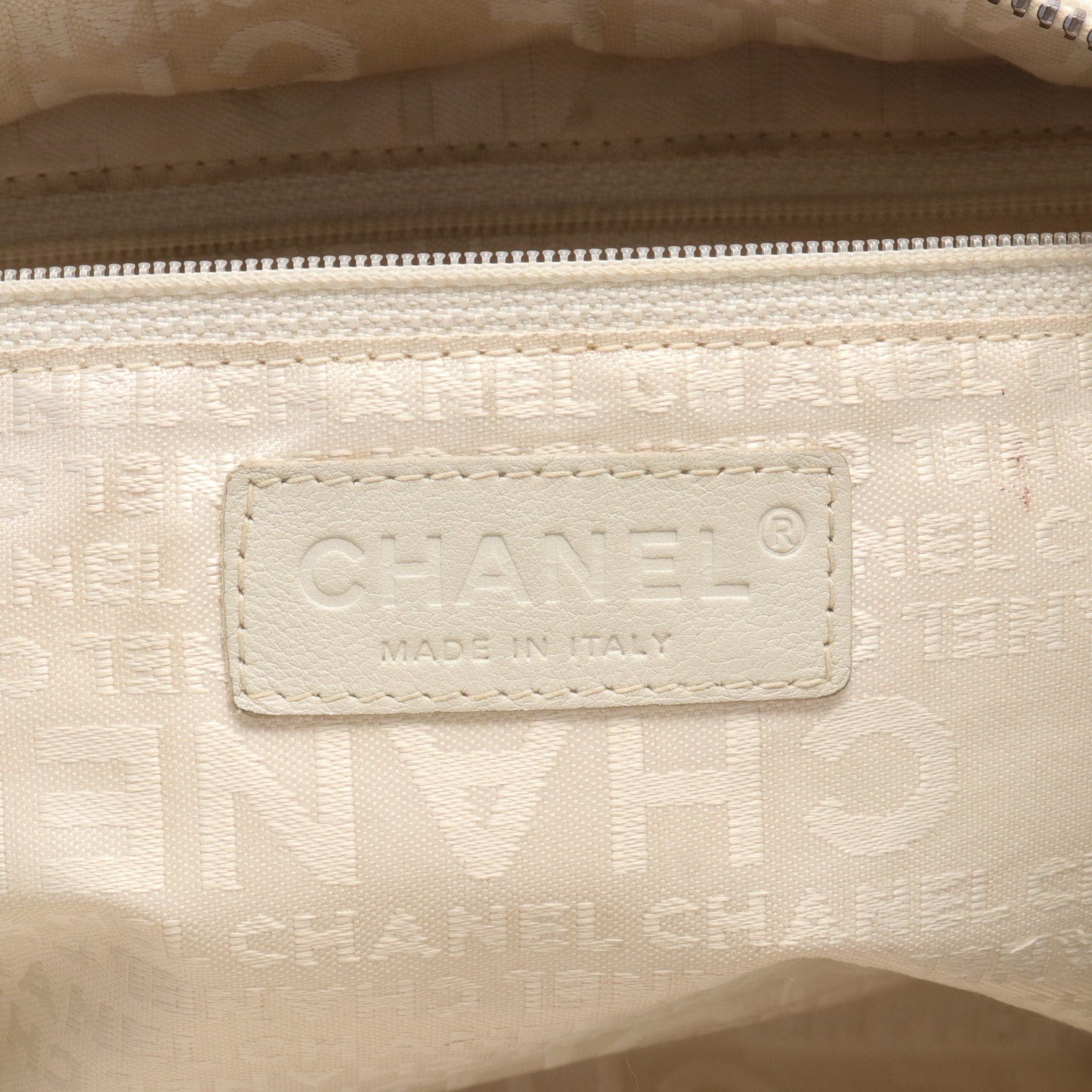 Chanel Chanel Chocolate Bar Mini Boston Bag Soft Caviar Skin Off White Silver Hardware Size ONE SIZE - 4 Thumbnail