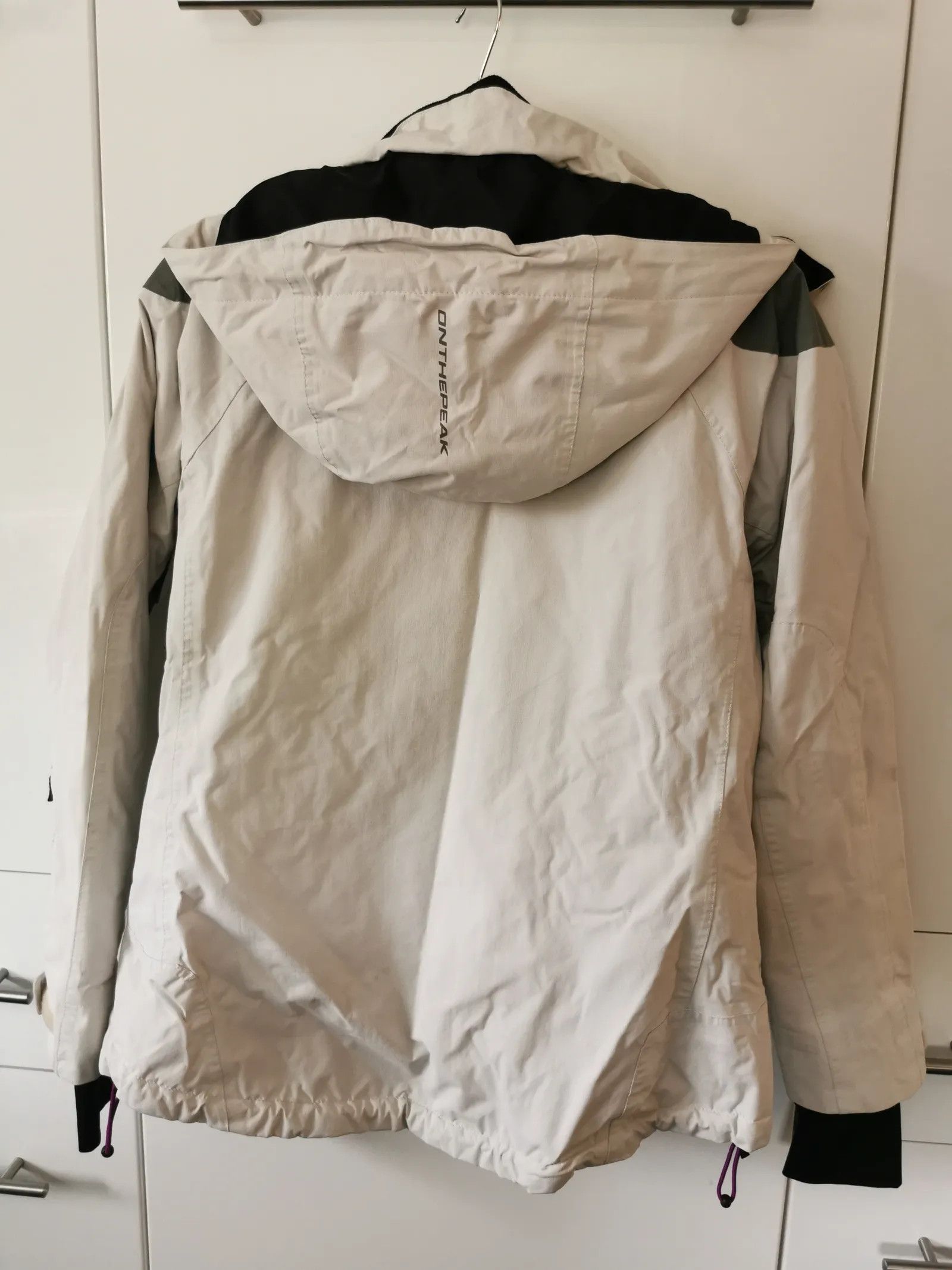 On On the peak Jacket Size XL / US 12-14 / IT 48-50 - 4 Thumbnail