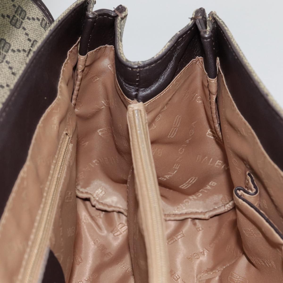 Balenciaga Beige Leather Handbag (Pre-Owned) Size ONE SIZE - 20 Thumbnail