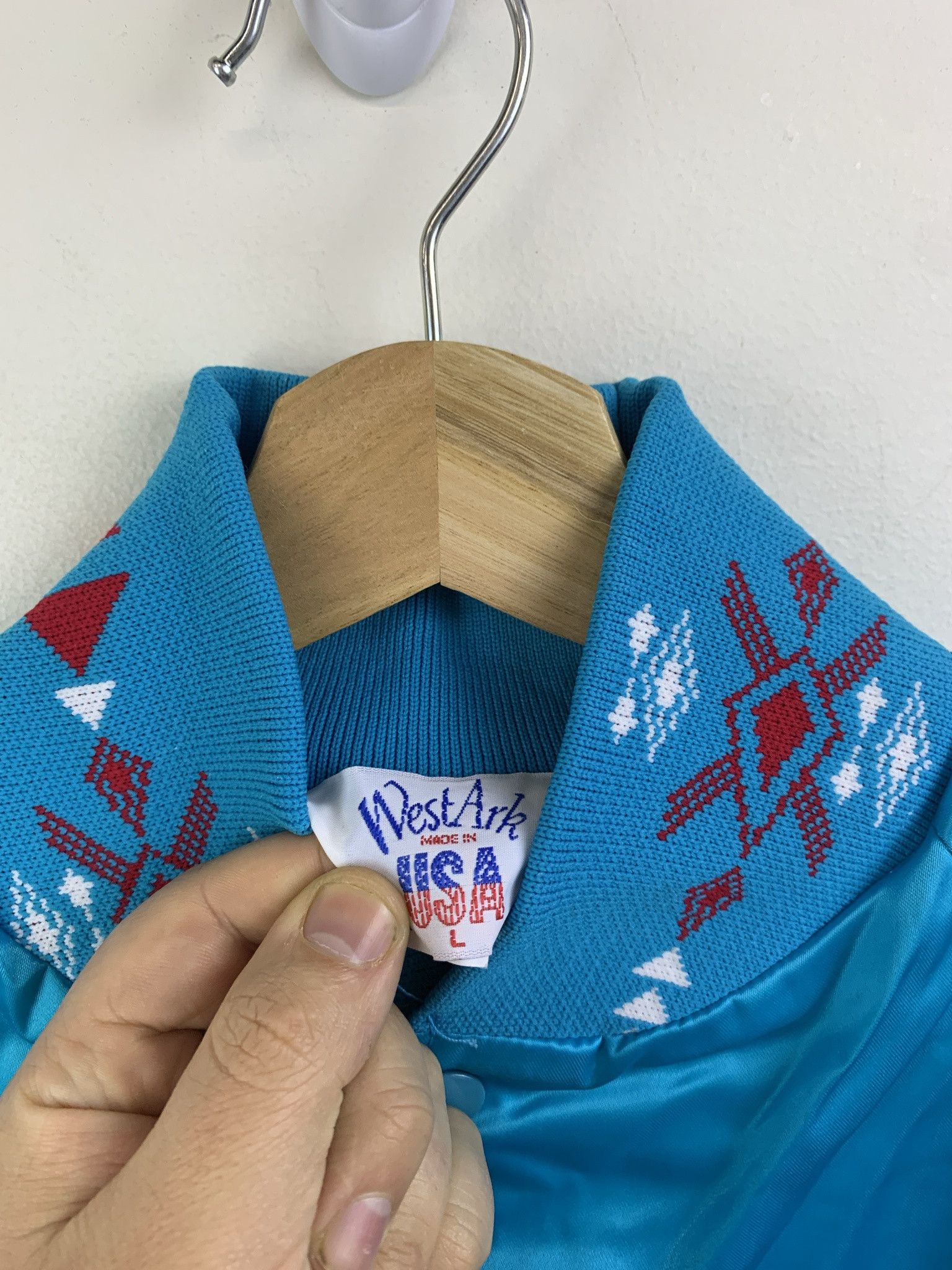 Vintage Vintage 1990s Western Aztec Blue Satin Snap Jacket Size L Size US L / EU 52-54 / 3 - 2 Thumbnail