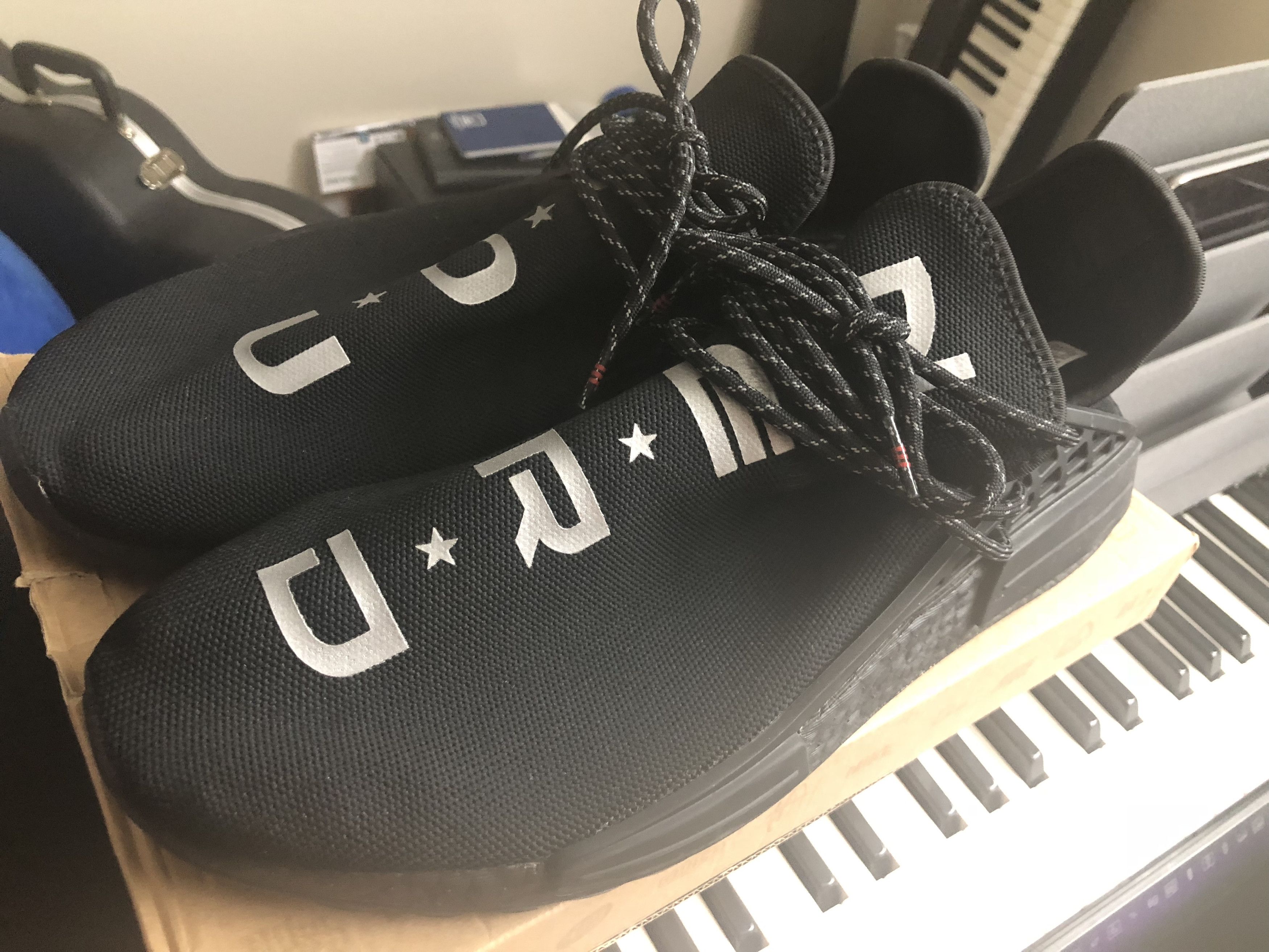 adidas gazelle silver green womens Adidas NMD Human Race x Pharrell Black main image 1