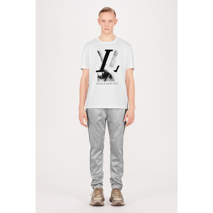 Louis Vuitton Peace And Love Hand Logo Motif T Shirt White – The Luxury  Shopper