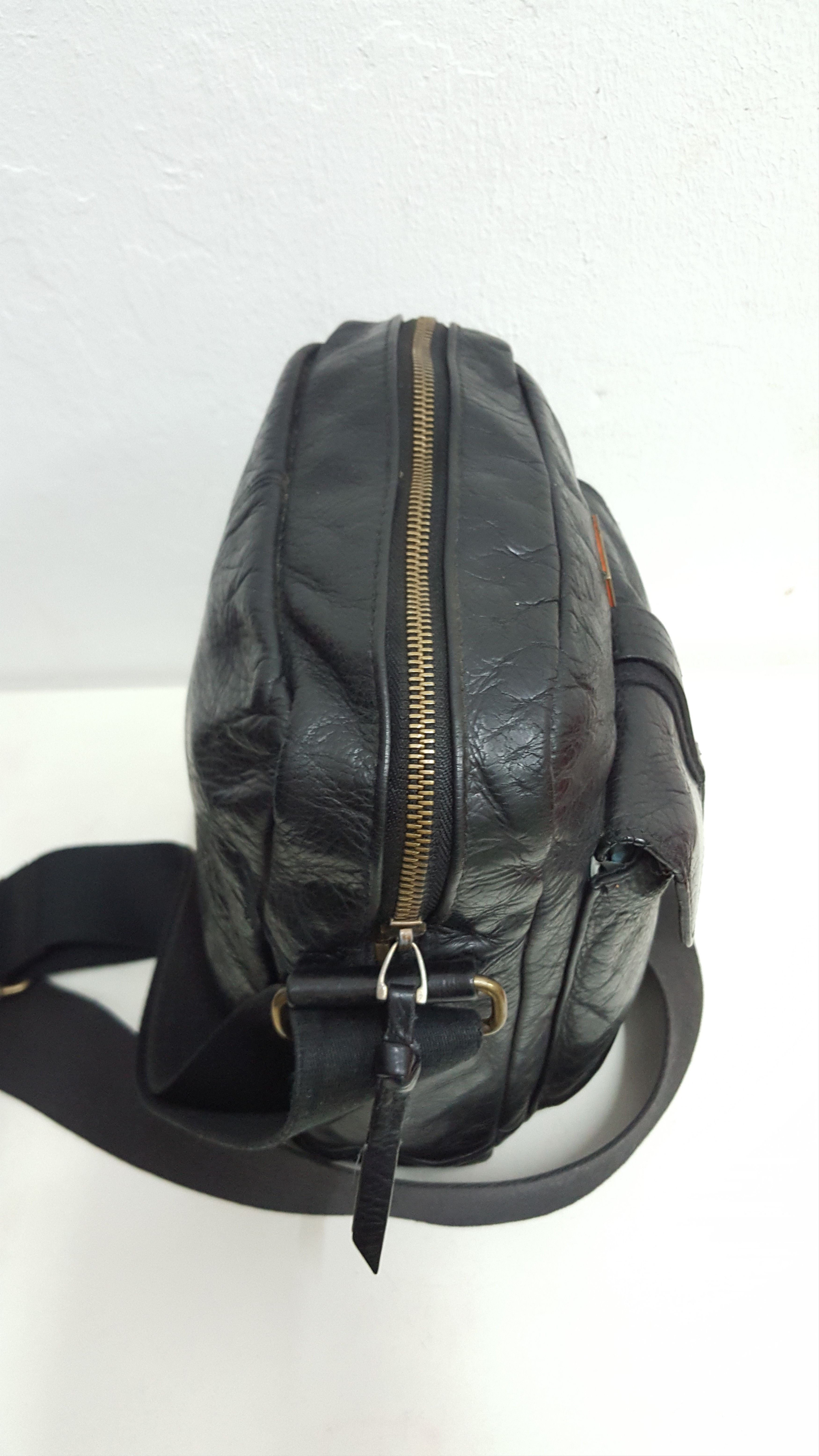Hugo Boss Hugo Boss Leather Slingbag Size ONE SIZE - 8 Thumbnail