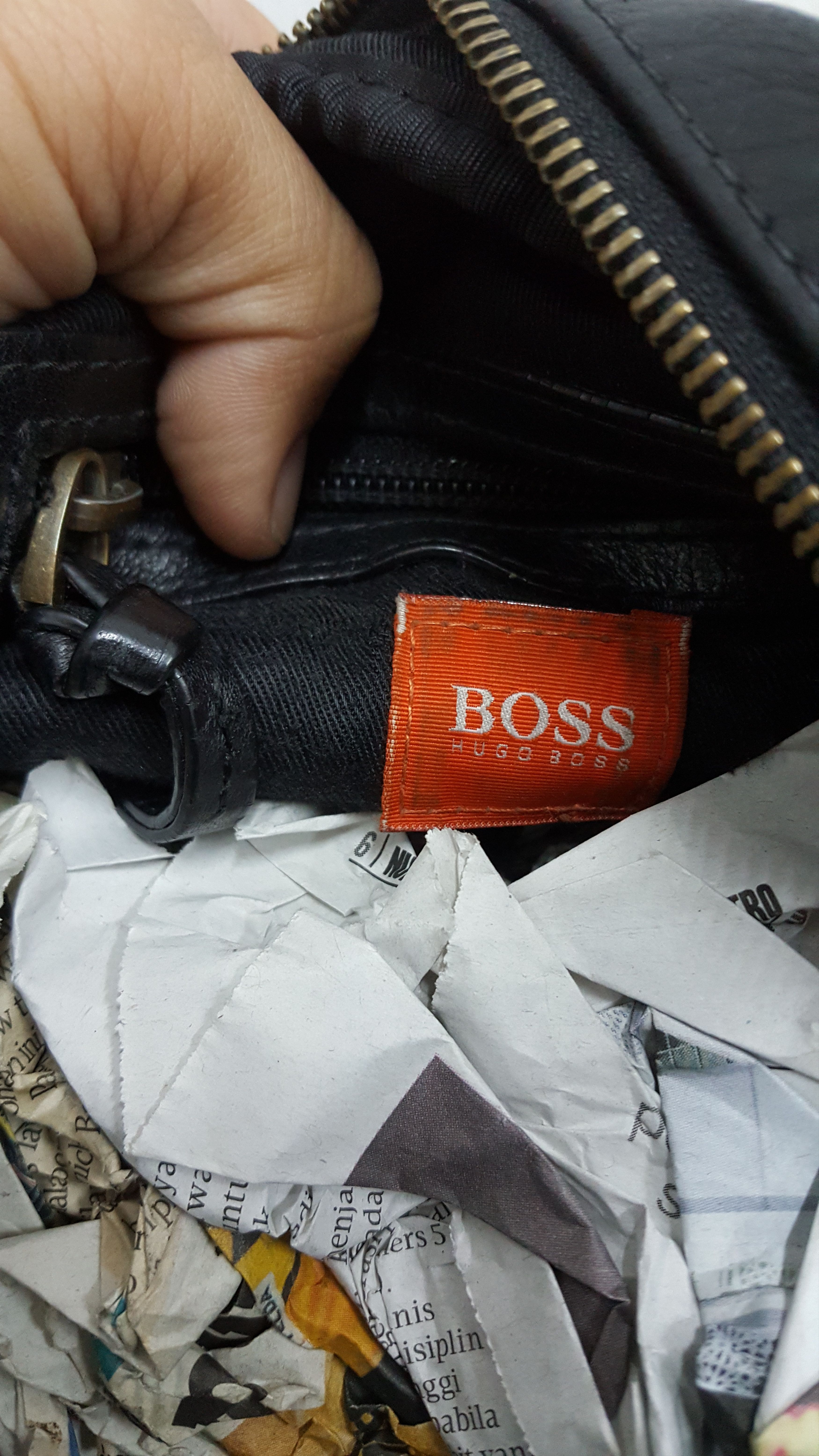 Hugo Boss Hugo Boss Leather Slingbag Size ONE SIZE - 11 Thumbnail