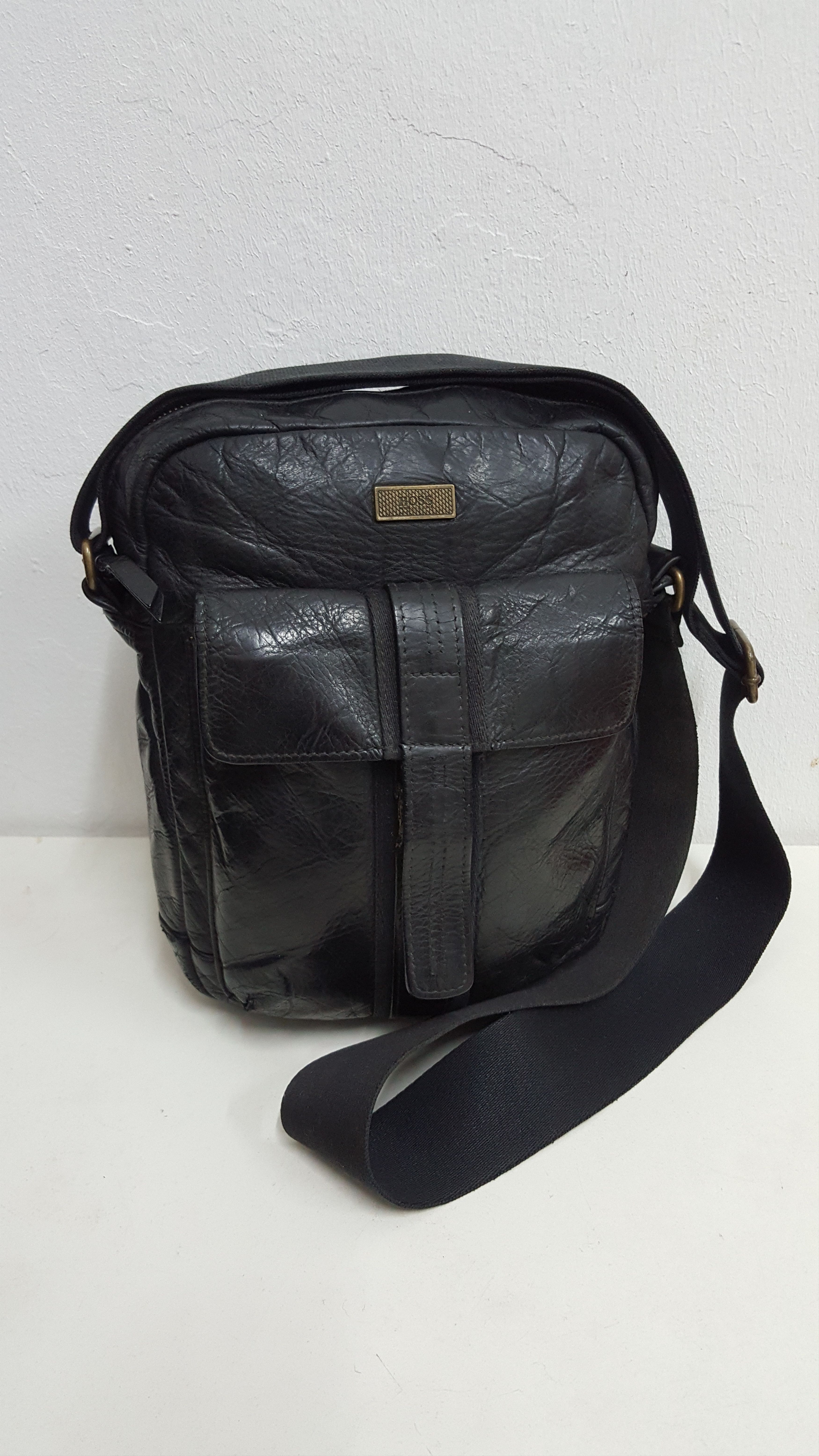 Hugo Boss Hugo Boss Leather Slingbag Size ONE SIZE - 6 Thumbnail
