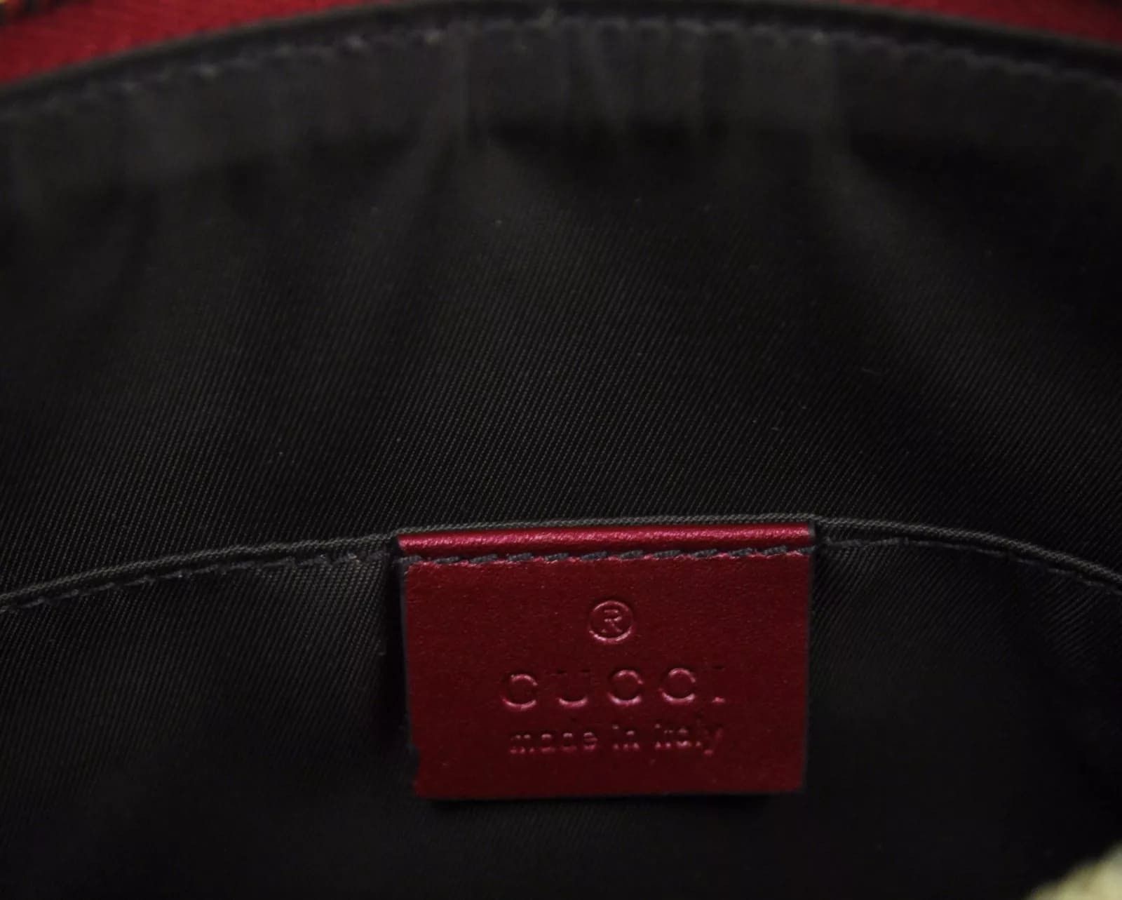 Gucci New Women's Red Shiny Leather Cosmetic Case w/Interlocking Size ONE SIZE - 5 Thumbnail