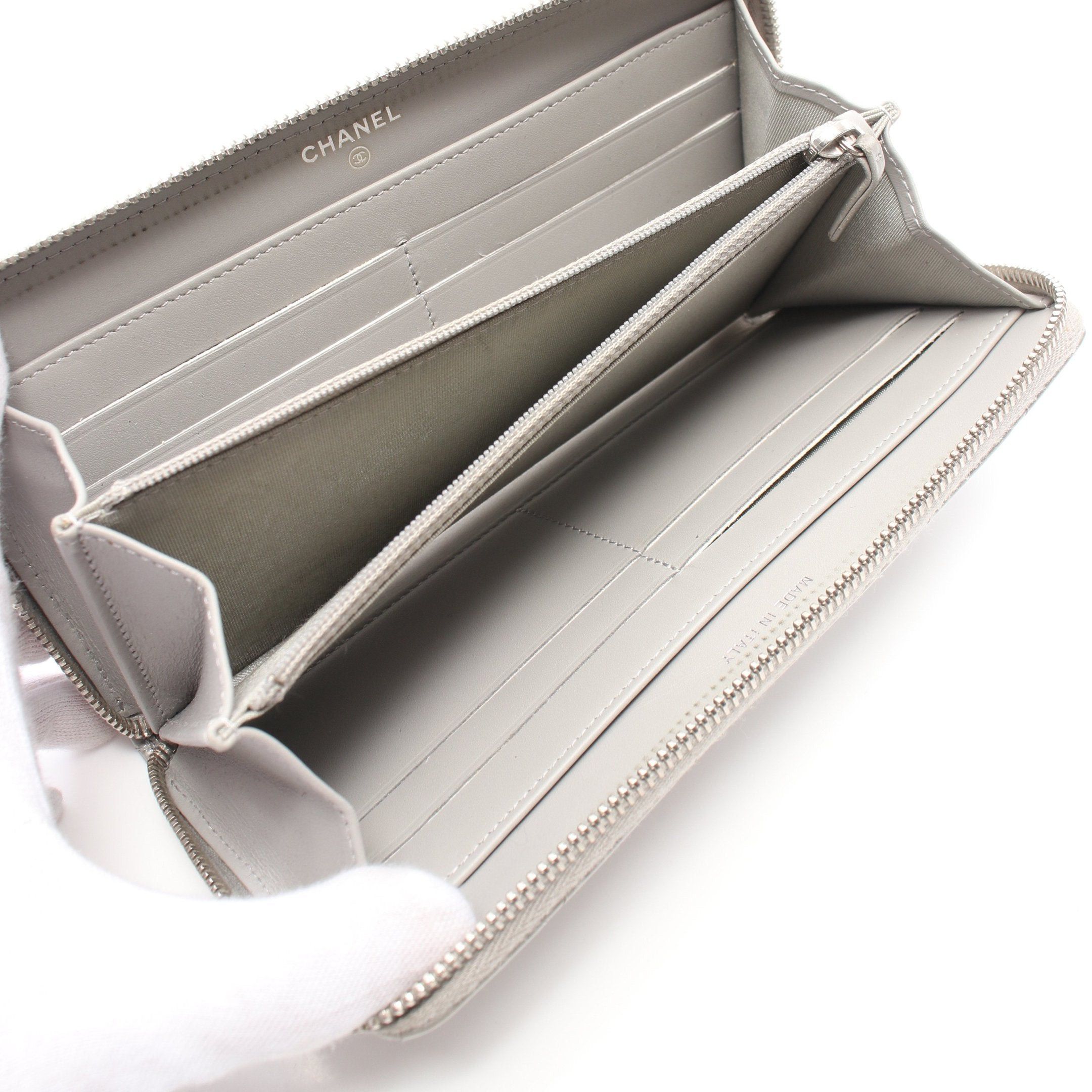 Chanel Chanel Matelasse Brilliant Round Zipper Long Wallet Patent Leather Light Gray Silver Hardware Size ONE SIZE - 3 Thumbnail