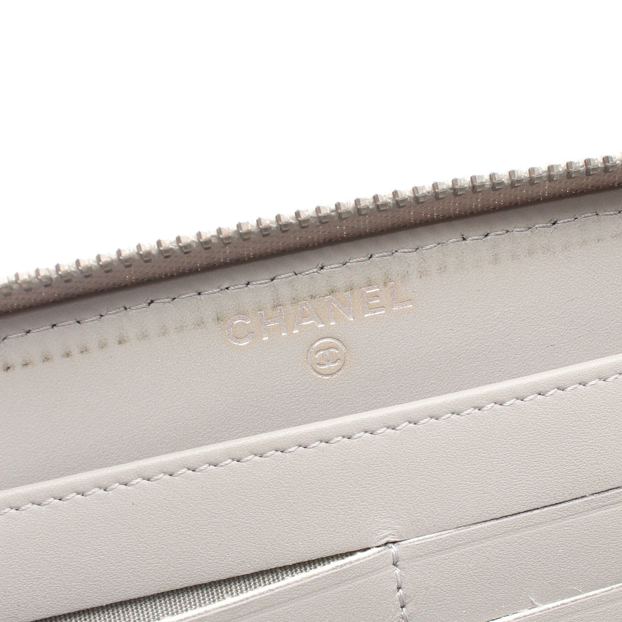 Chanel Chanel Matelasse Brilliant Round Zipper Long Wallet Patent Leather Light Gray Silver Hardware Size ONE SIZE - 4 Thumbnail