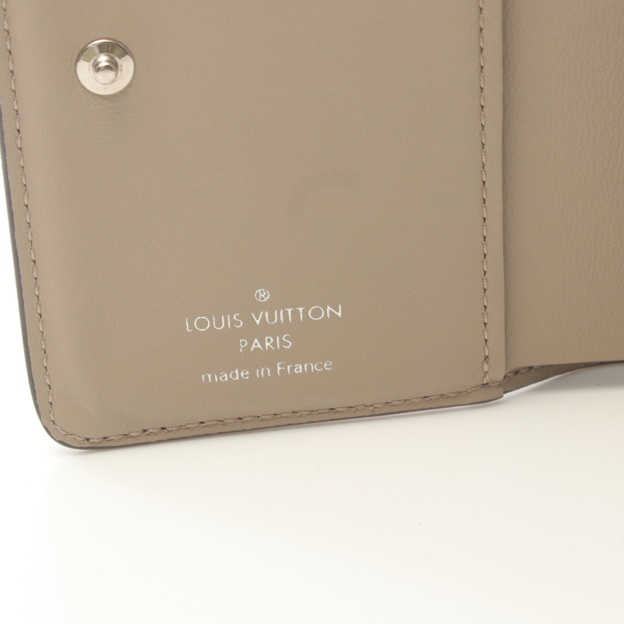 Louis Vuitton Louis Vuitton Portefeuil Claire Monogram Mahina Carré Bi-Fold Wallet Leather Gray Beige Size ONE SIZE - 5 Thumbnail