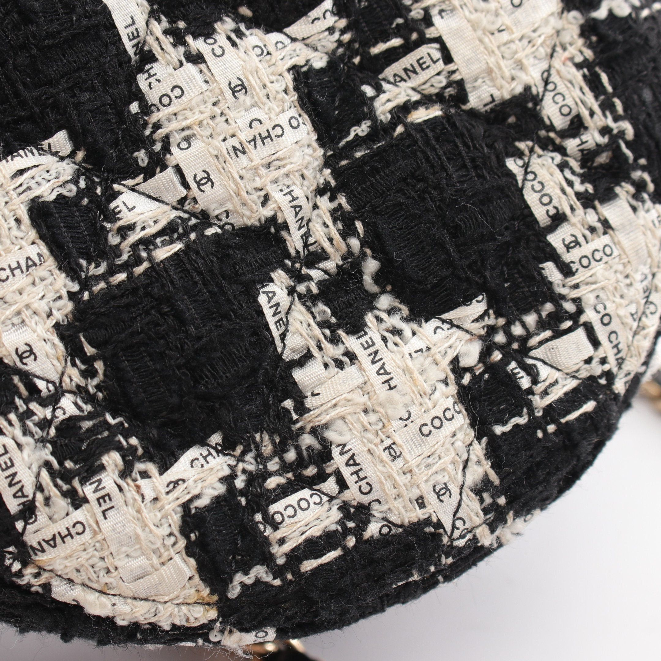 Chanel Chanel Matelasse Chain Shoulder Bag Tweed Black White Gold Hardware Size ONE SIZE - 9 Thumbnail