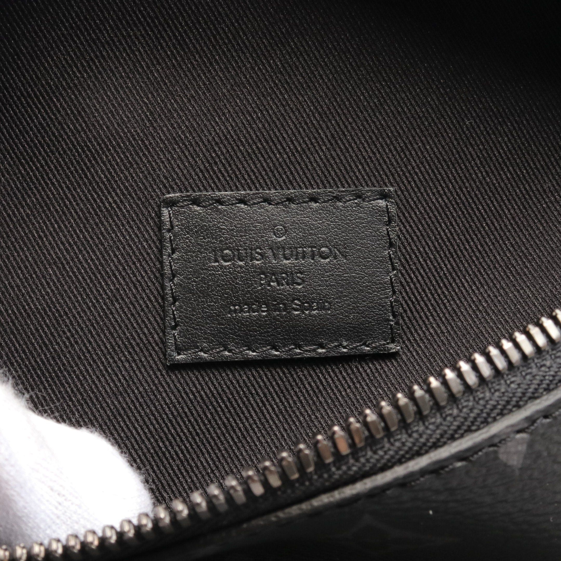 Louis Vuitton Louis Vuitton Discovery Bum Bag Monogram Eclipse Body Waist Leather Black Size ONE SIZE - 4 Thumbnail