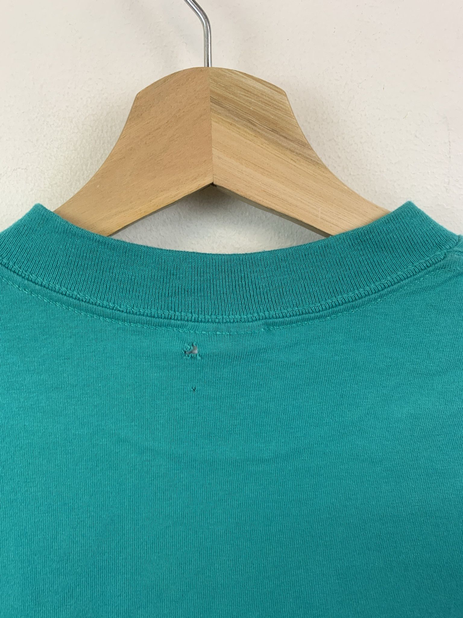 Vintage Vintage 1990s Tazmanian Devil Six Flags Single Stitch Tee Size S Size US S / EU 44-46 / 1 - 6 Thumbnail
