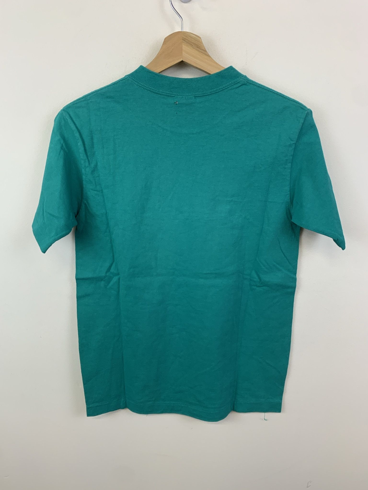 Vintage Vintage 1990s Tazmanian Devil Six Flags Single Stitch Tee Size S Size US S / EU 44-46 / 1 - 5 Thumbnail