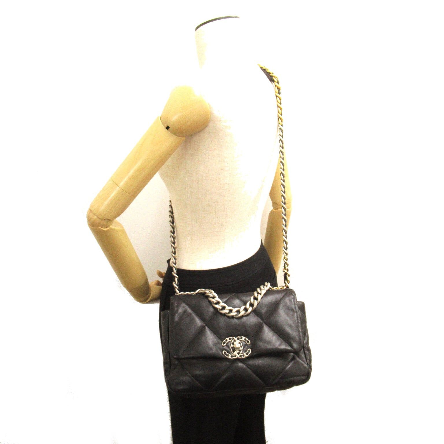 Chanel Chanel Chanel19 Chain Shoulder Bag Lambskin (Sheepskin) Black Size ONE SIZE - 5 Thumbnail