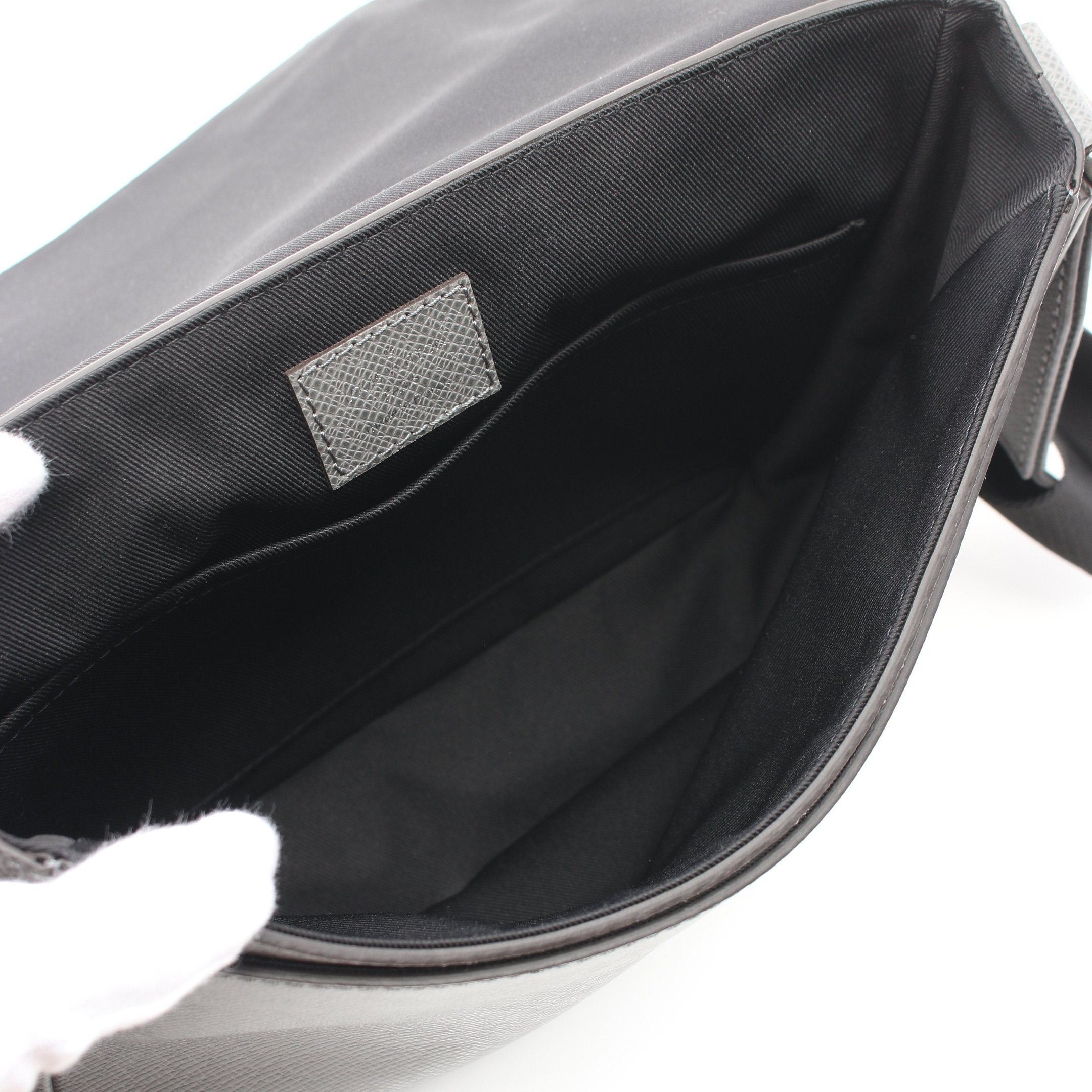 Louis Vuitton Louis Vuitton District Pm Nv3 Taiga Shoulder Bag Leather Gray Size ONE SIZE - 3 Thumbnail