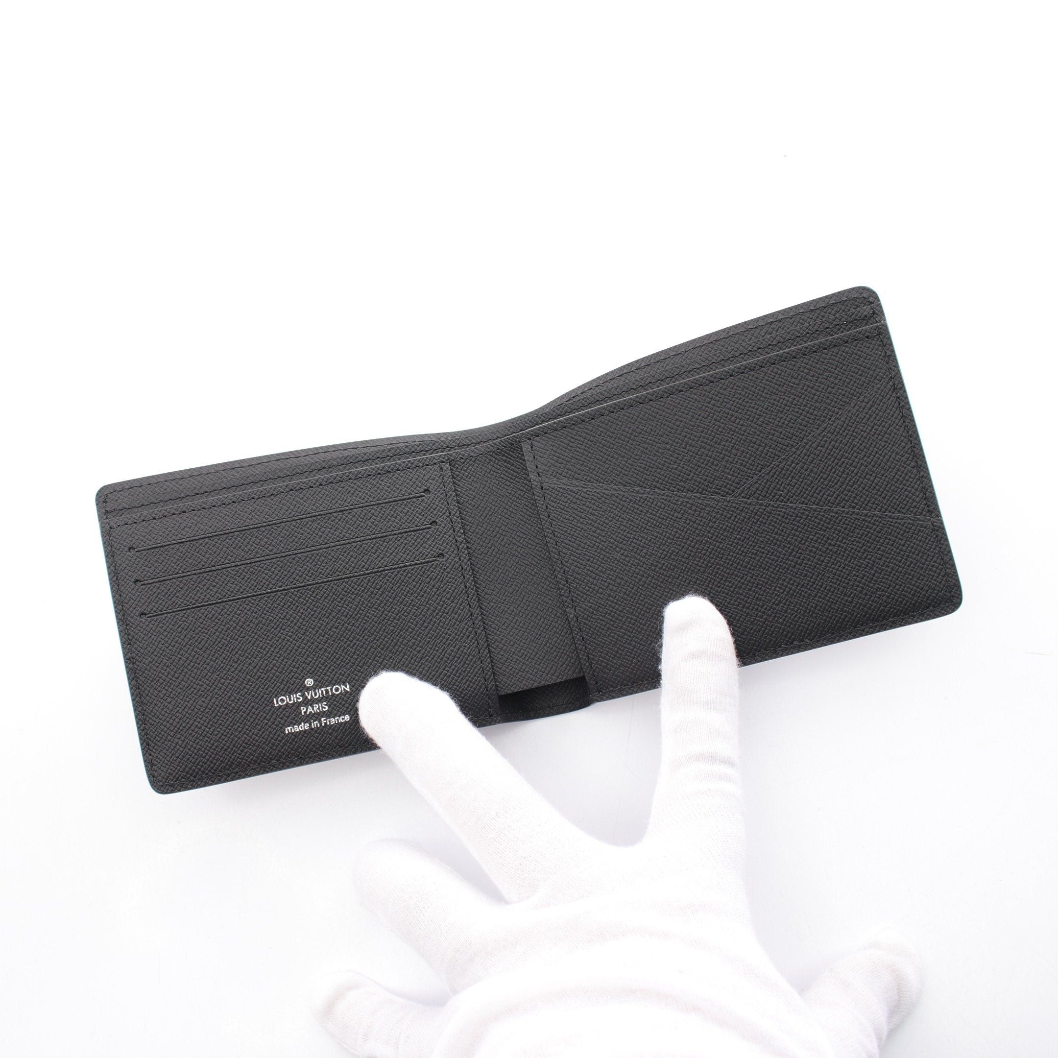 Louis Vuitton Louis Vuitton Portefeuil Multiple Taiga Bi-Fold Wallet Leather Black Size ONE SIZE - 3 Thumbnail
