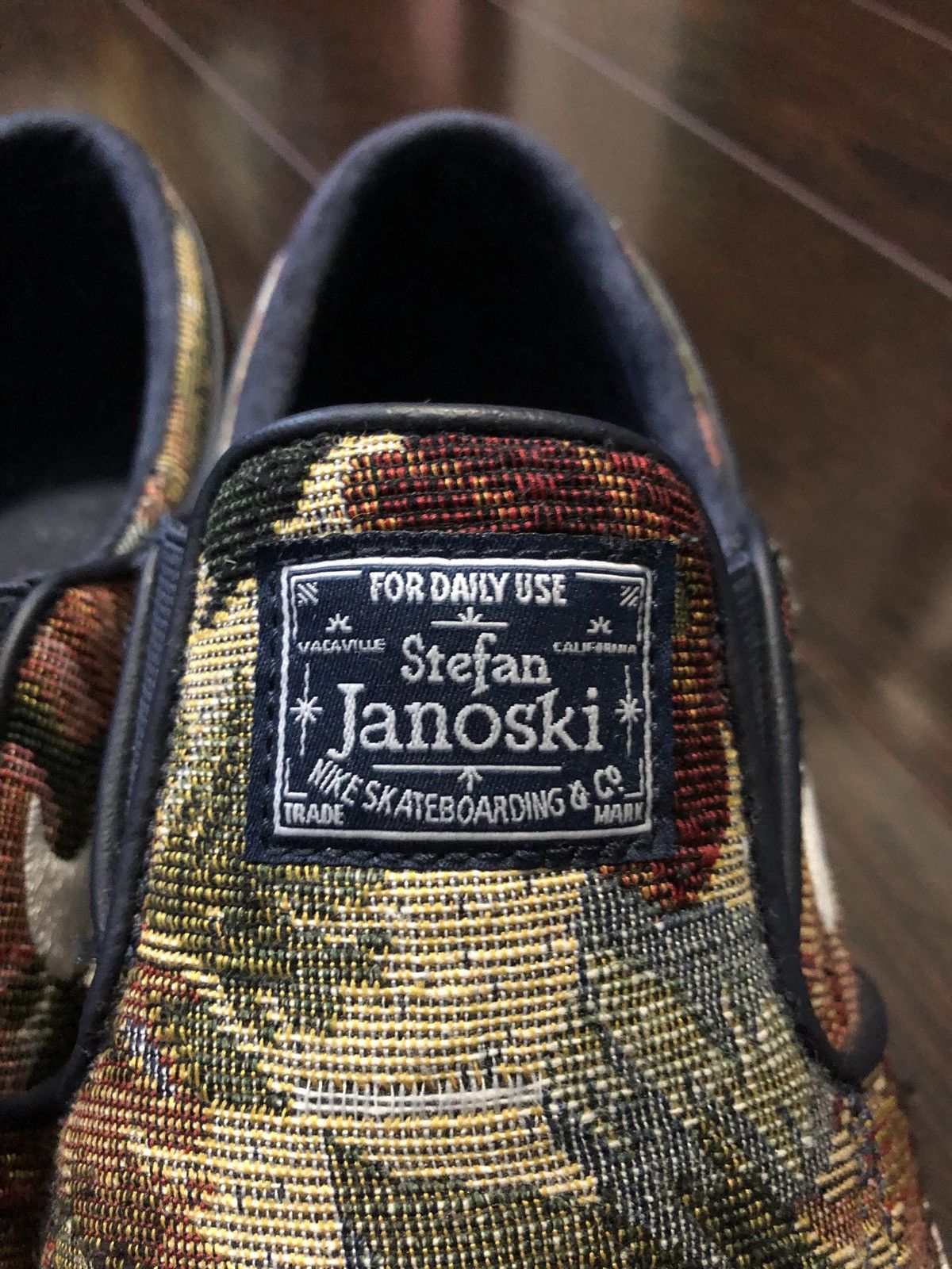 Janoski couch slip on online