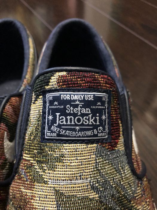 Janoski couch hot sale slip on