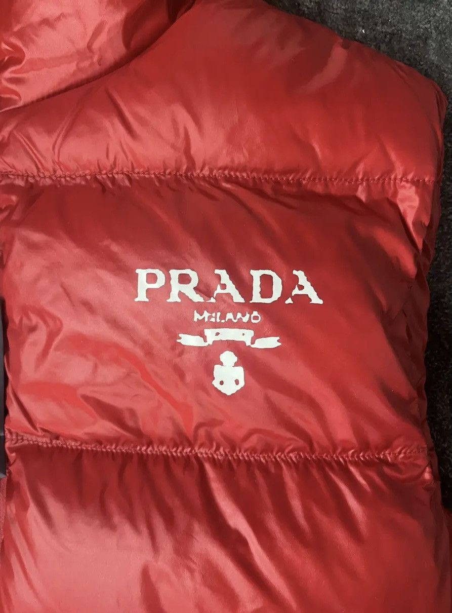 Prada Prada Logo Padded Vest in Red Size US S / EU 44-46 / 1 - 2 Thumbnail