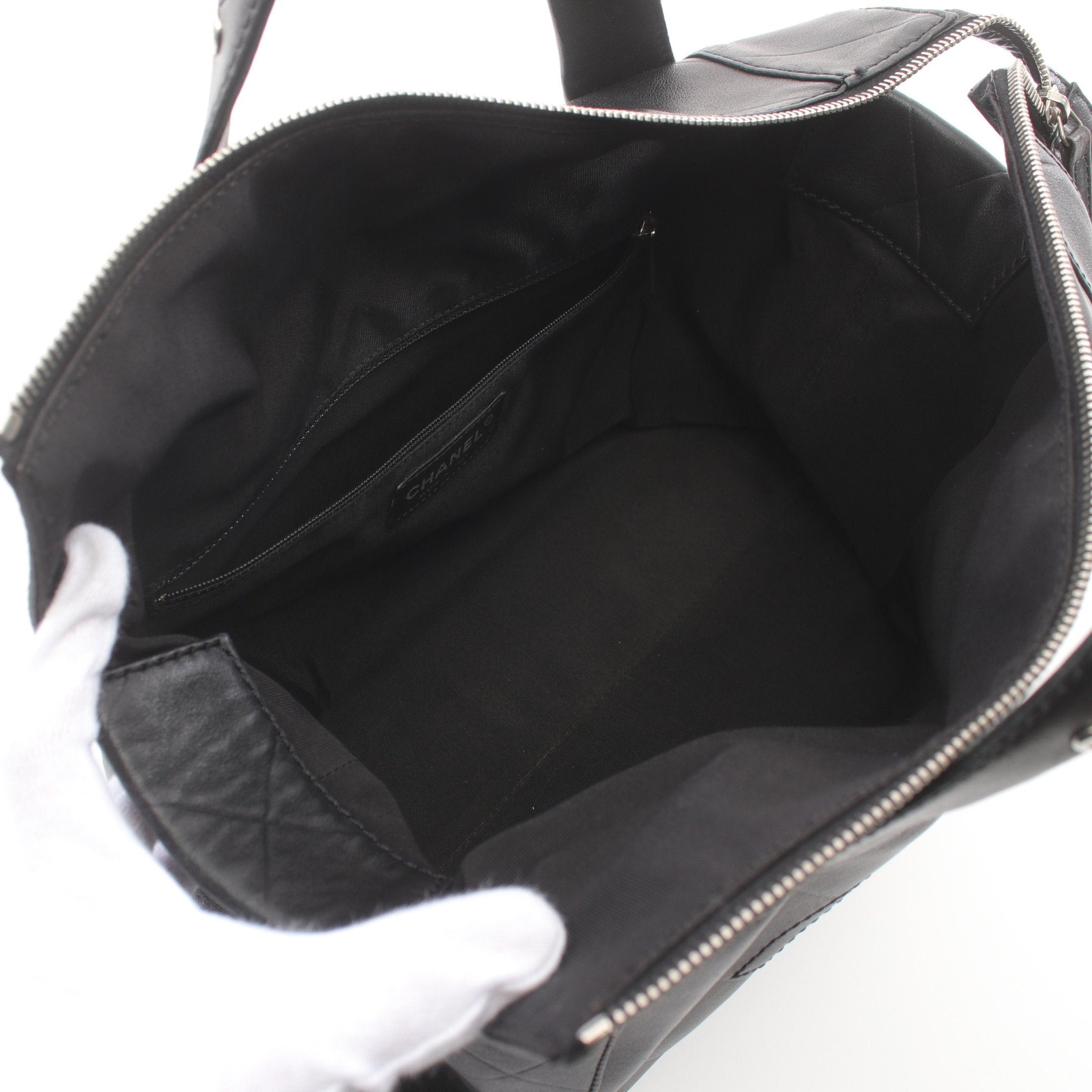 Chanel Chanel V-Stitch Handbag Leather Black Silver Hardware Size ONE SIZE - 3 Thumbnail
