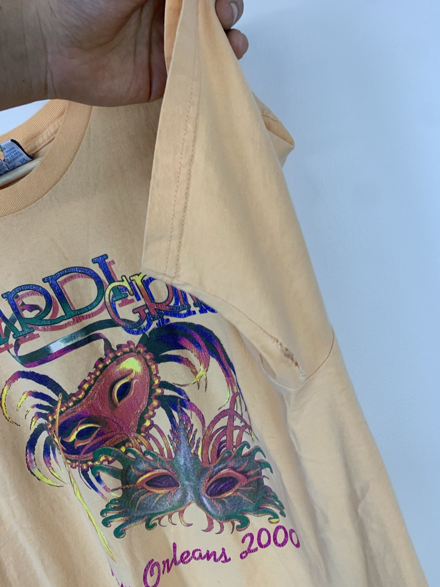 Vintage Vintage 2000 Mardi Gras Distressed Tee Shirt Size XL Size US XL / EU 56 / 4 - 2 Thumbnail