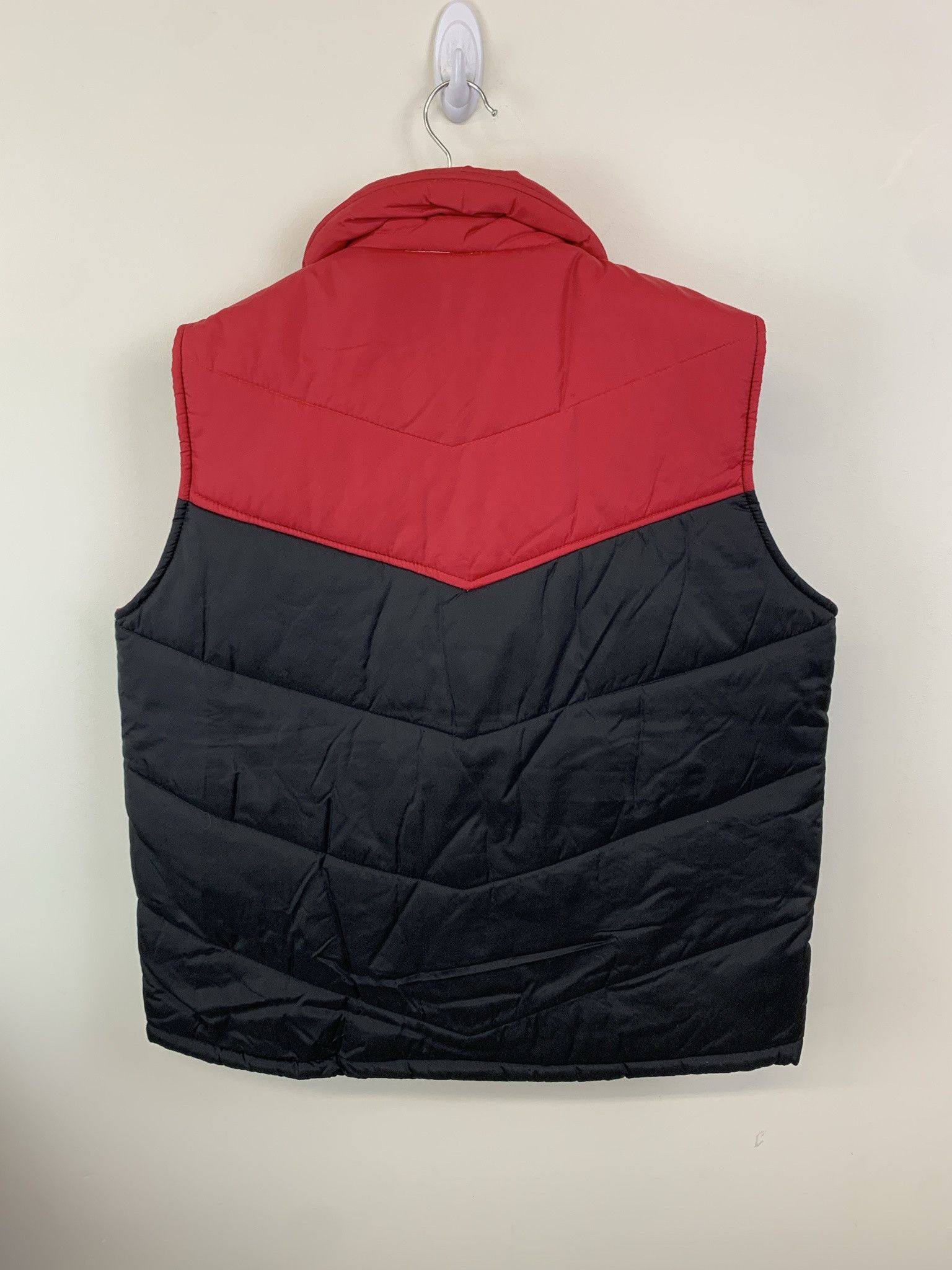 Vintage Vintage 90s Montgiomery Ward Red Black Puffer Vest Golf Size L Size US L / EU 52-54 / 3 - 3 Thumbnail