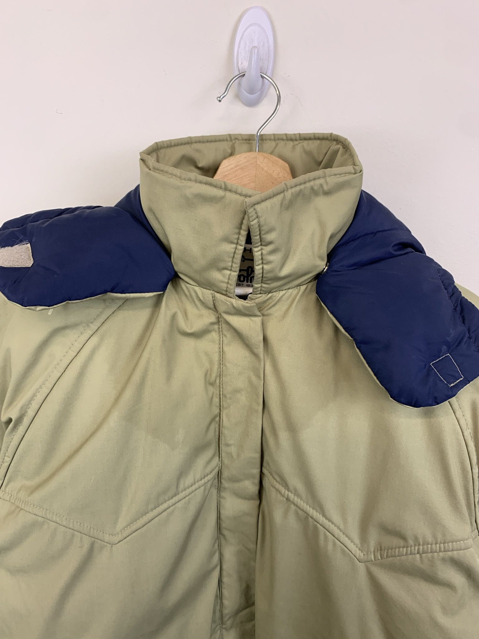 Vintage Vintage 1990s Woolrich Removable Hood Tan Puffer Parka Size S Size US S / EU 44-46 / 1 - 2 Thumbnail