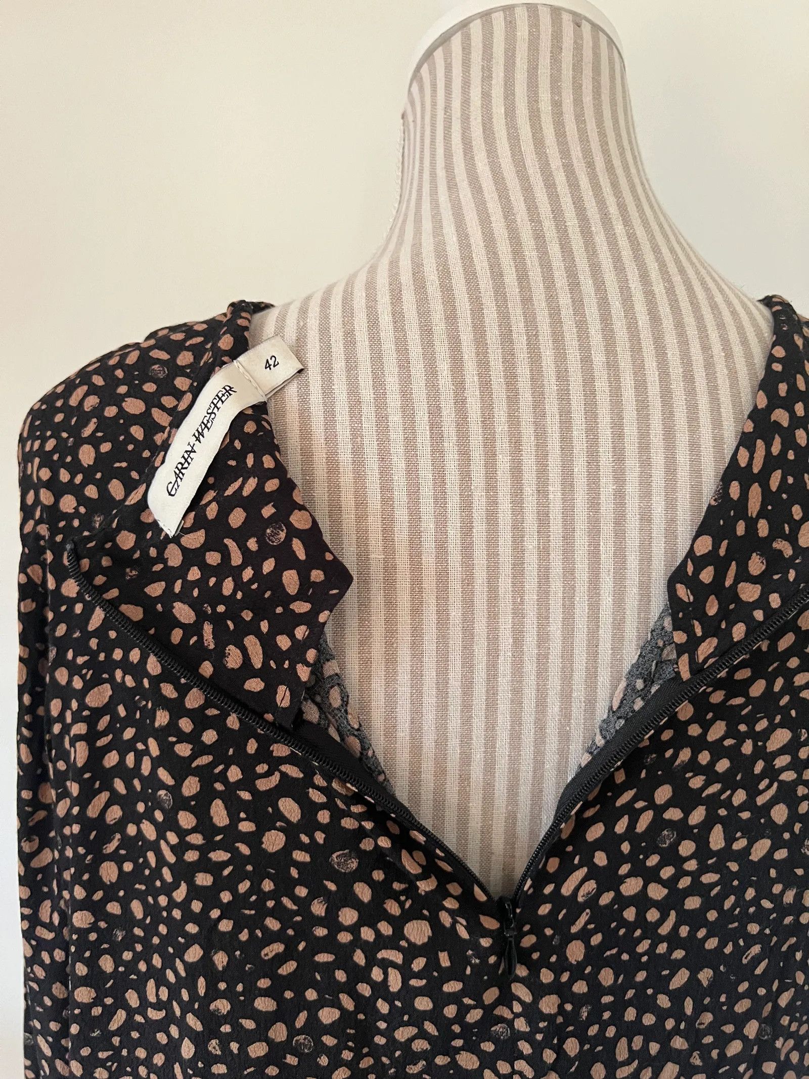 Carin Wester Carin Wester Blus med dragkedja bak i nacken Dress Size M / US 6-8 / IT 42-44 - 2 Thumbnail