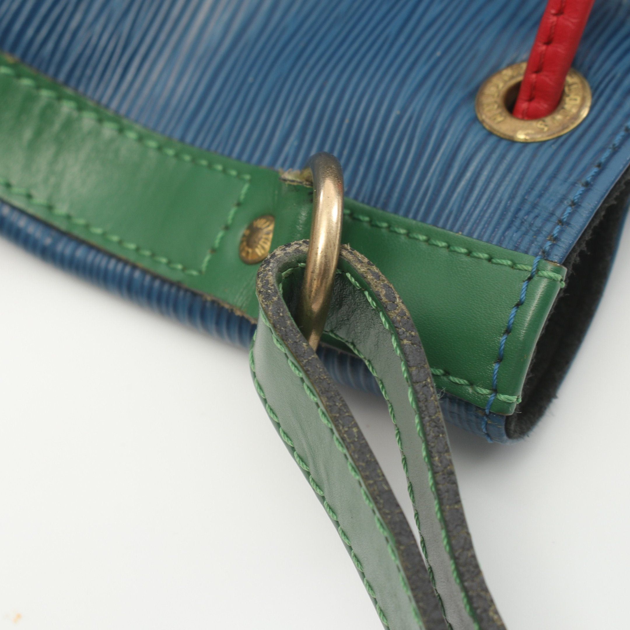 Louis Vuitton Louis Vuitton Noe Epi Toledo Blue Castilian Red Borneo Green Shoulder Bag Leather Size ONE SIZE - 9 Thumbnail