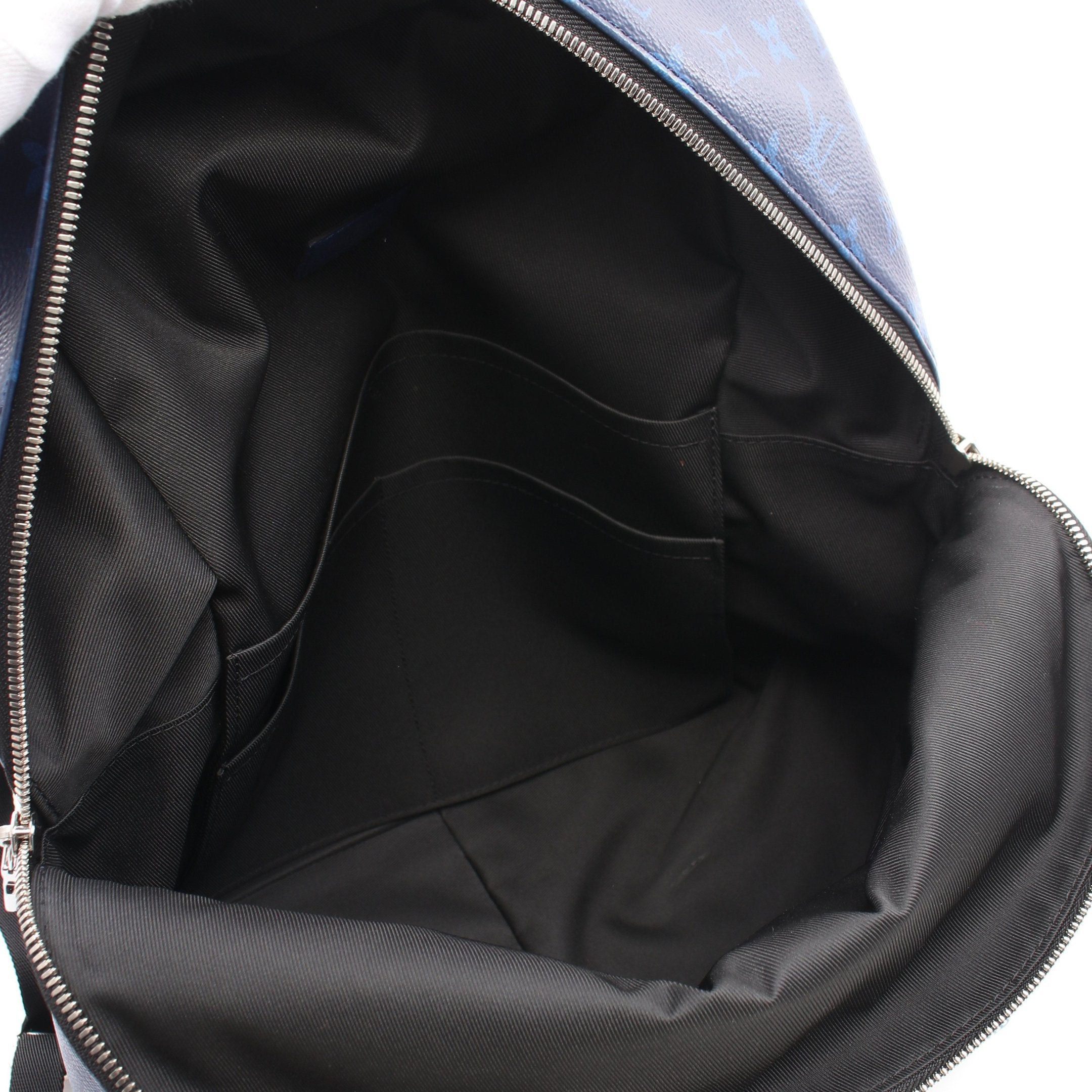 Louis Vuitton Louis Vuitton Taigarama Discovery Backpack Rucksack Leather Dark Blue Size ONE SIZE - 3 Thumbnail