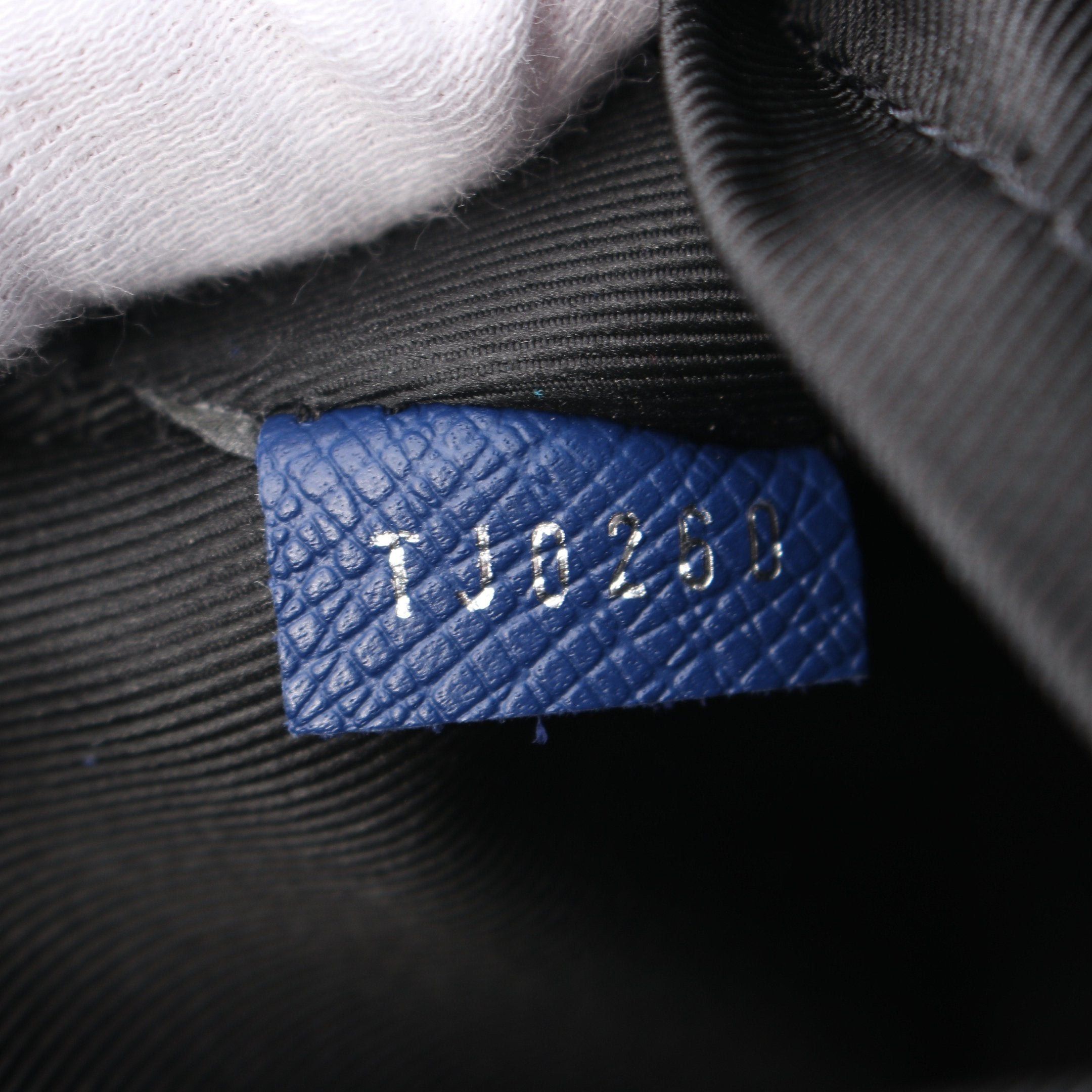 Louis Vuitton Louis Vuitton Taigarama Discovery Backpack Rucksack Leather Dark Blue Size ONE SIZE - 5 Thumbnail