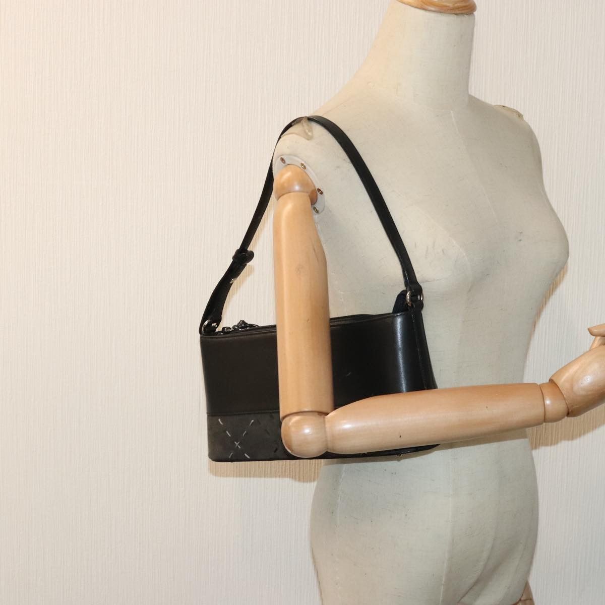 Burberry Black Leather Shoulder Bag (Pre-Owned) Size ONE SIZE - 14 Thumbnail