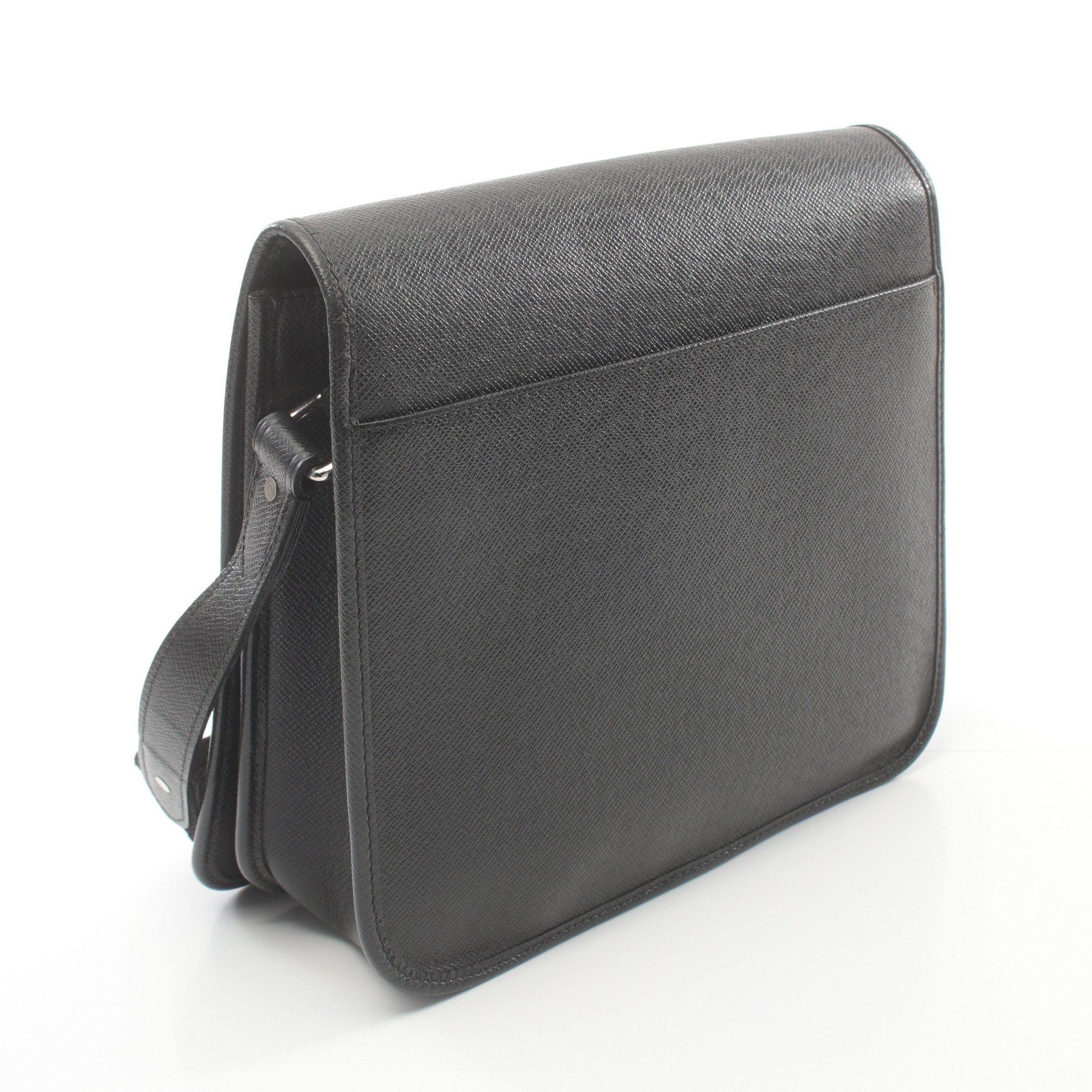 Louis Vuitton Louis Vuitton Andrei Taiga Ardoise Shoulder Bag Leather Black Size ONE SIZE - 2 Thumbnail