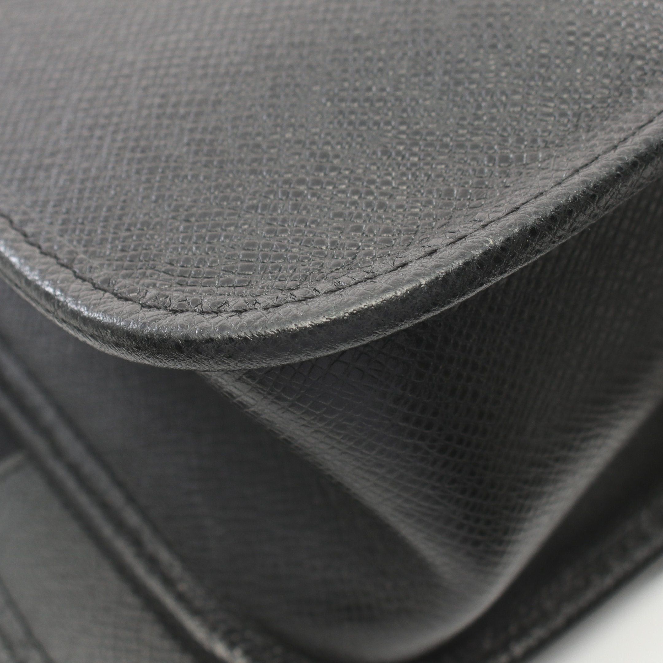 Louis Vuitton Louis Vuitton Andrei Taiga Ardoise Shoulder Bag Leather Black Size ONE SIZE - 7 Thumbnail