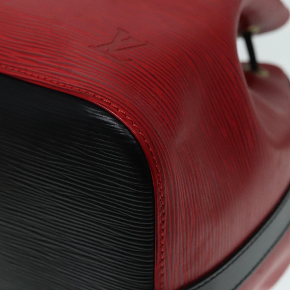 Louis Vuitton Noe Red Leather Shoulder Bag (Pre-Owned) Size ONE SIZE - 9 Thumbnail