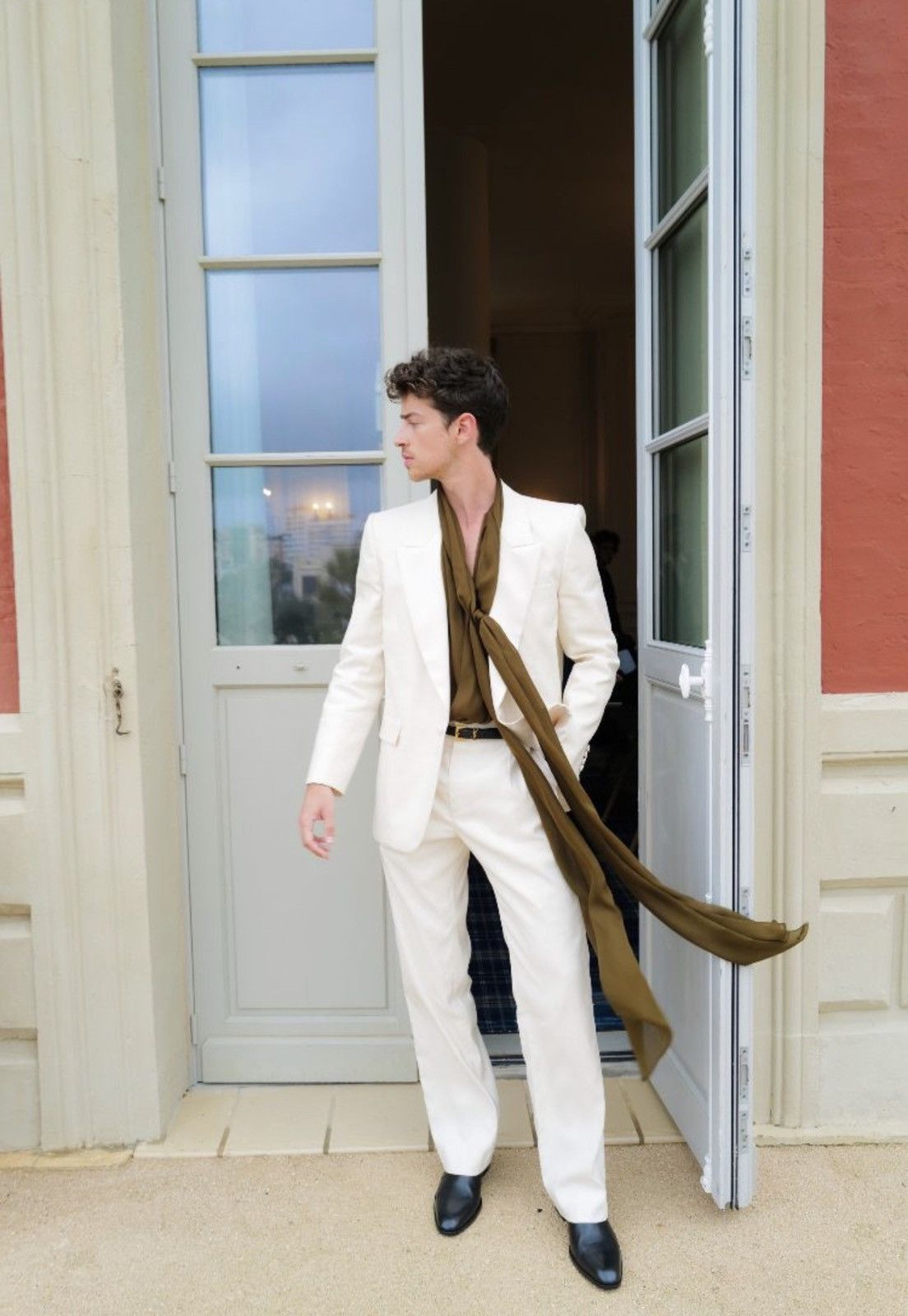 Saint Laurent Paris Saint Laurent Tuxedo Jacket in Silk Twill Cream Size 50R - 7 Thumbnail