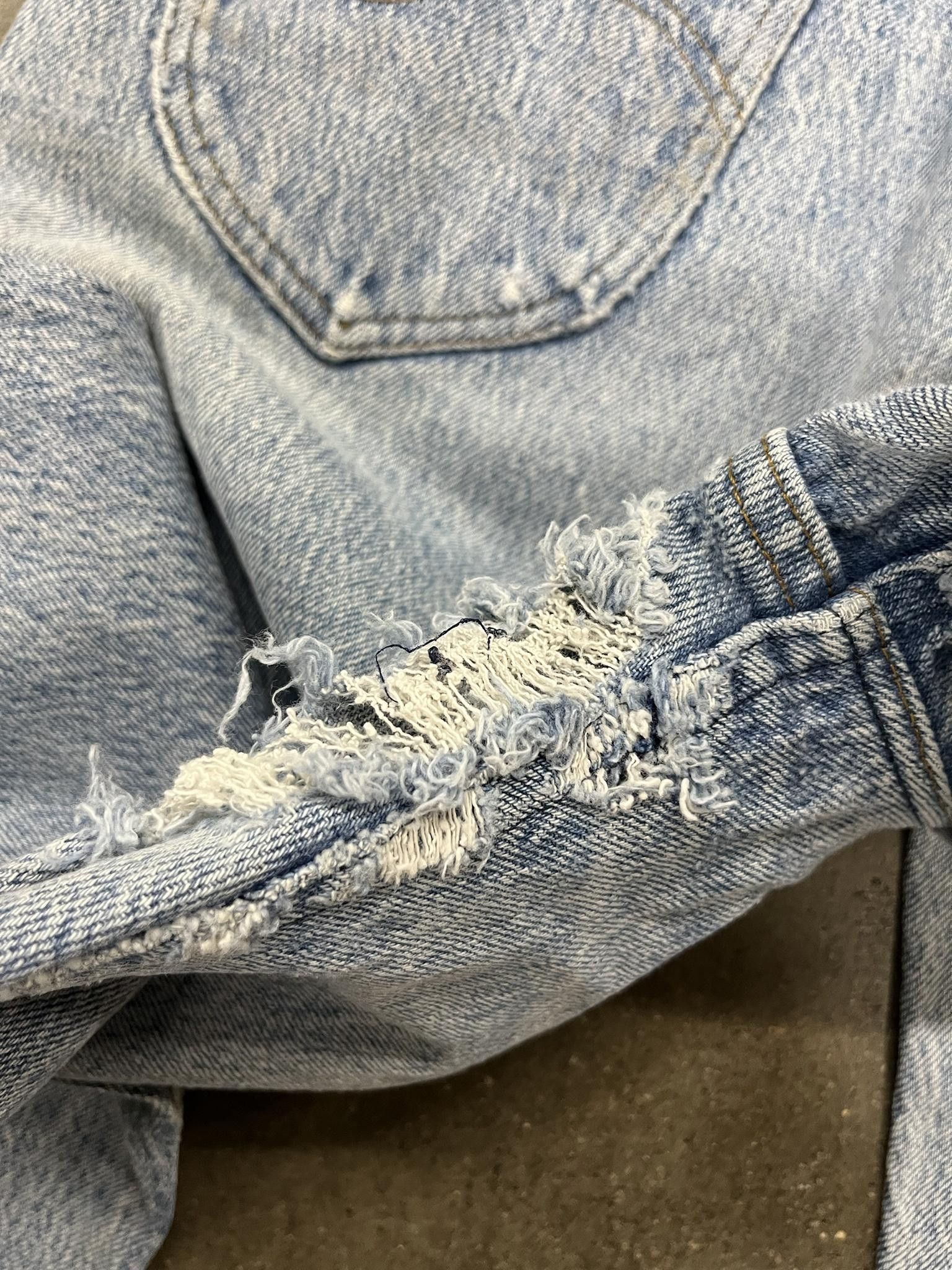 Vintage 1980's Lee Tapered Fit Distressed And Stained Jeans Size US 30 / EU 46 - 4 Thumbnail