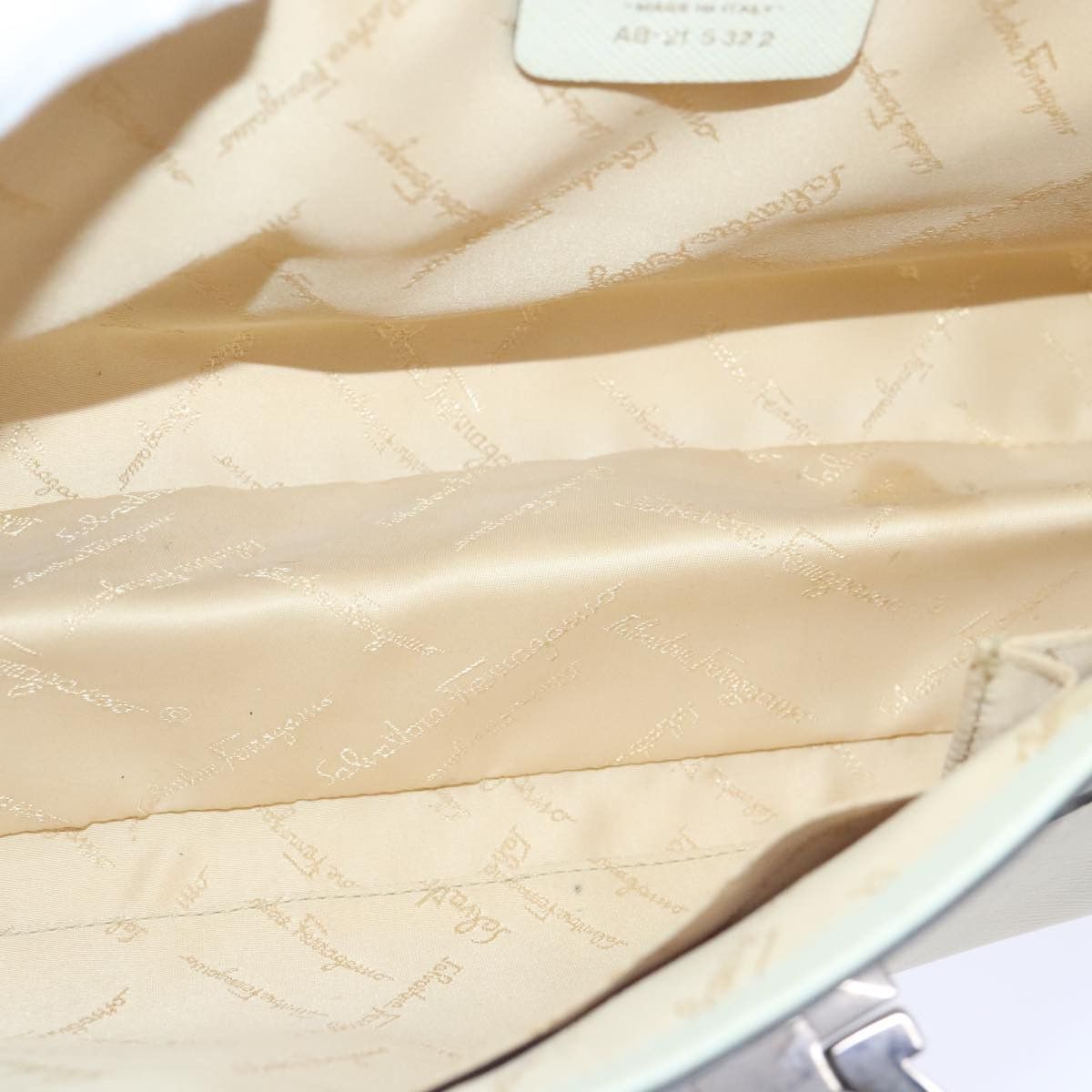 Salvatore Ferragamo Gancini Beige Leather Handbag (Pre-Owned) Size ONE SIZE - 17 Thumbnail